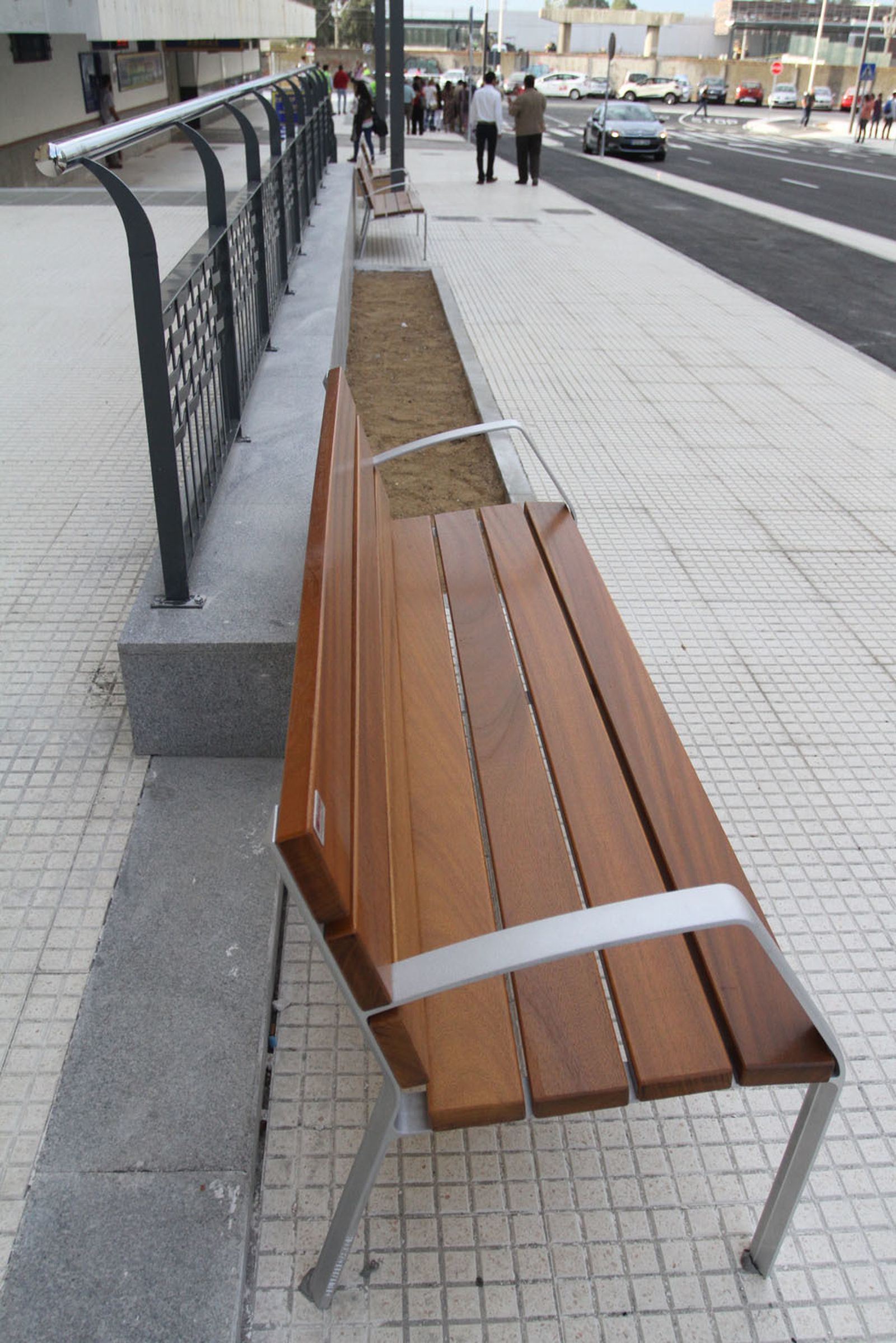 Reapertura de la Avenida de Cádiz al tráfico.