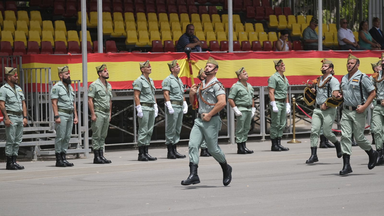 Visita de la Ministra de Defensa Margarita Robles a La Legión Española, en Viator