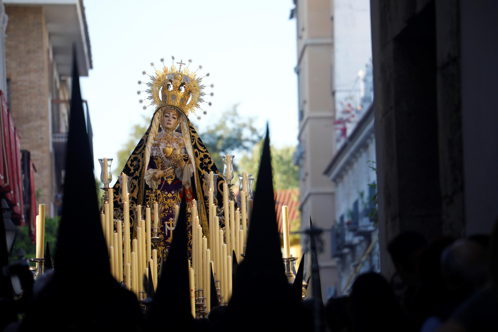 Viernes Santo en Córdoba: la procesión de los Dolores, en imágenes