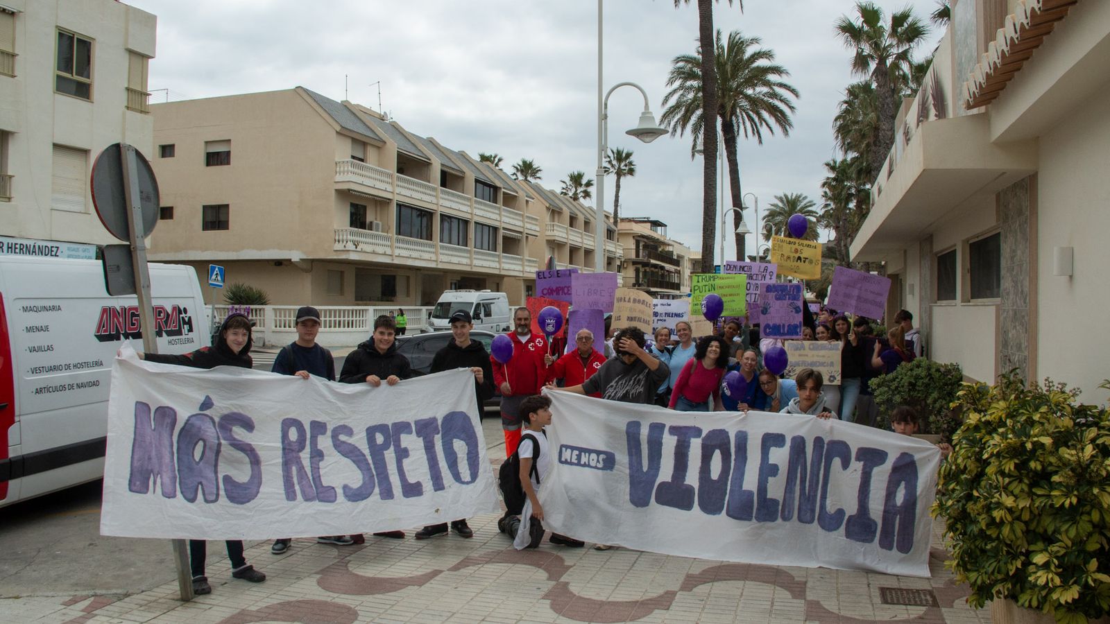 Los participantes han recorrido parte del paseo marítimo de Almuñécar
