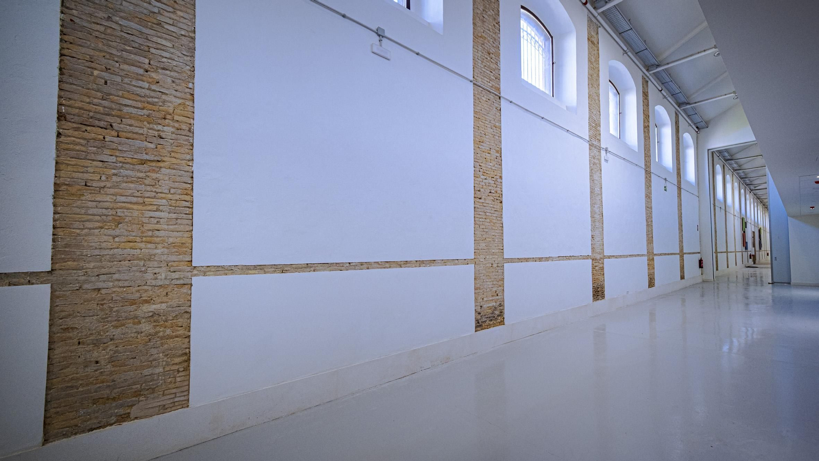 Las imágenes de cómo ha quedado el interior de los antiguos depósitos de tabaco en Cádiz