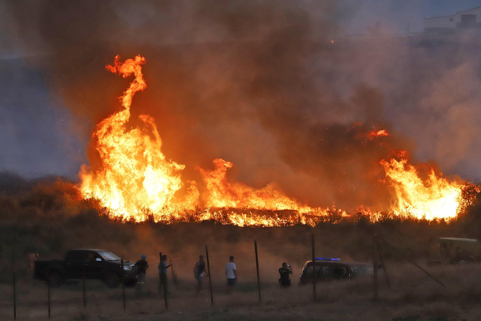 Imágenes del incendio en Almonaster La Real