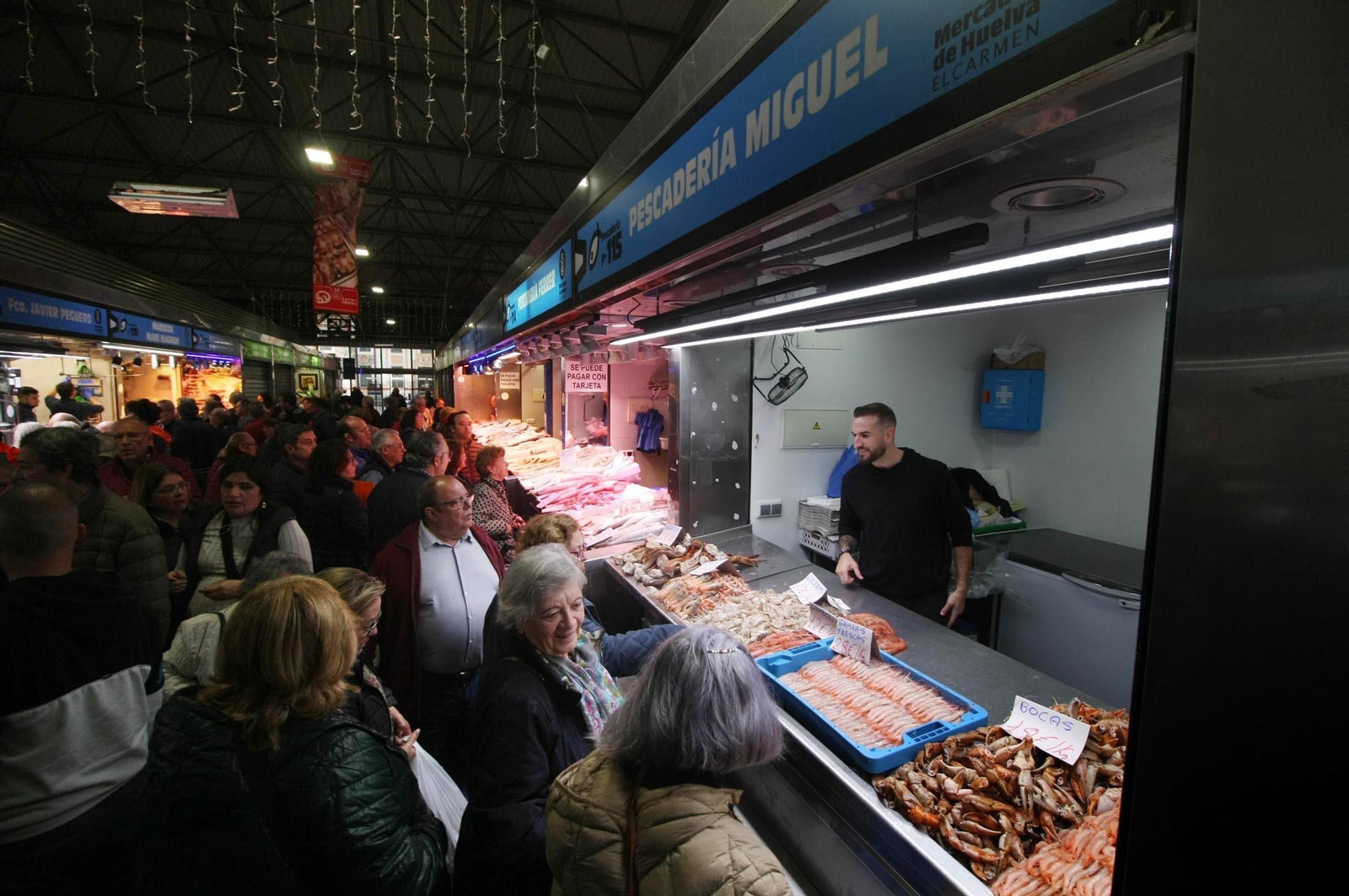 La gamba de Huelva, reina del mercado en los días previos a la Navidad