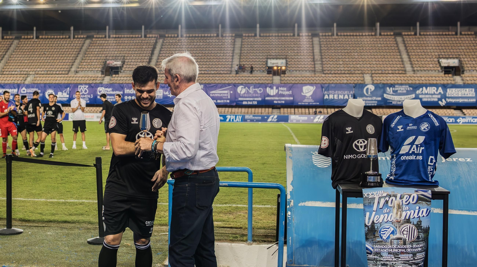 Imágenes del triunfo del Xerez DFC en el 34 Trofeo de la Vendimia