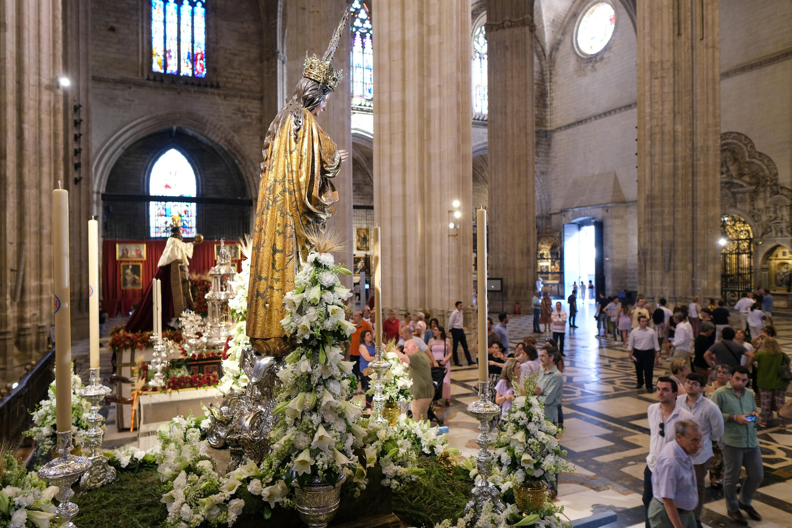 Preparativos, altares, escaparates, balcones para el Corpus