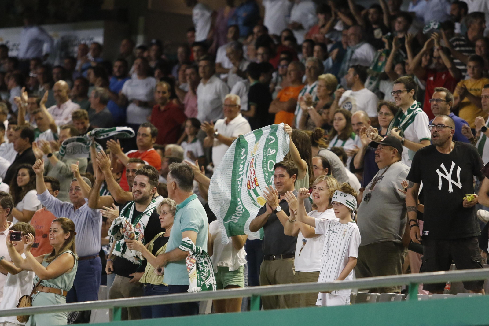 Las imágenes de la victoria del Córdoba CF ante el Rayo Majadahonda en El Arcángel