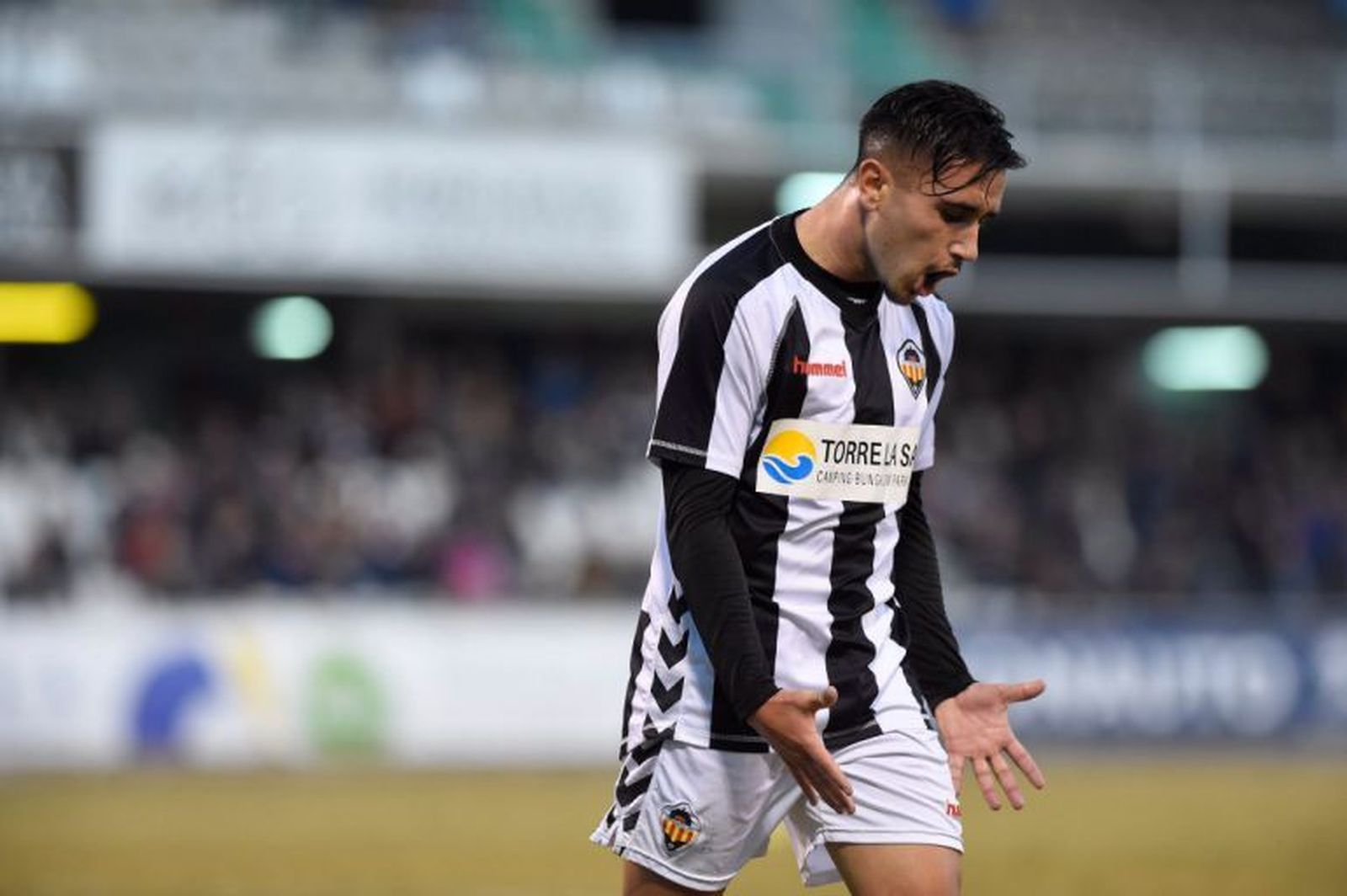 Javi Zarzo, con la camisola del Castellón, al que baraja regresar