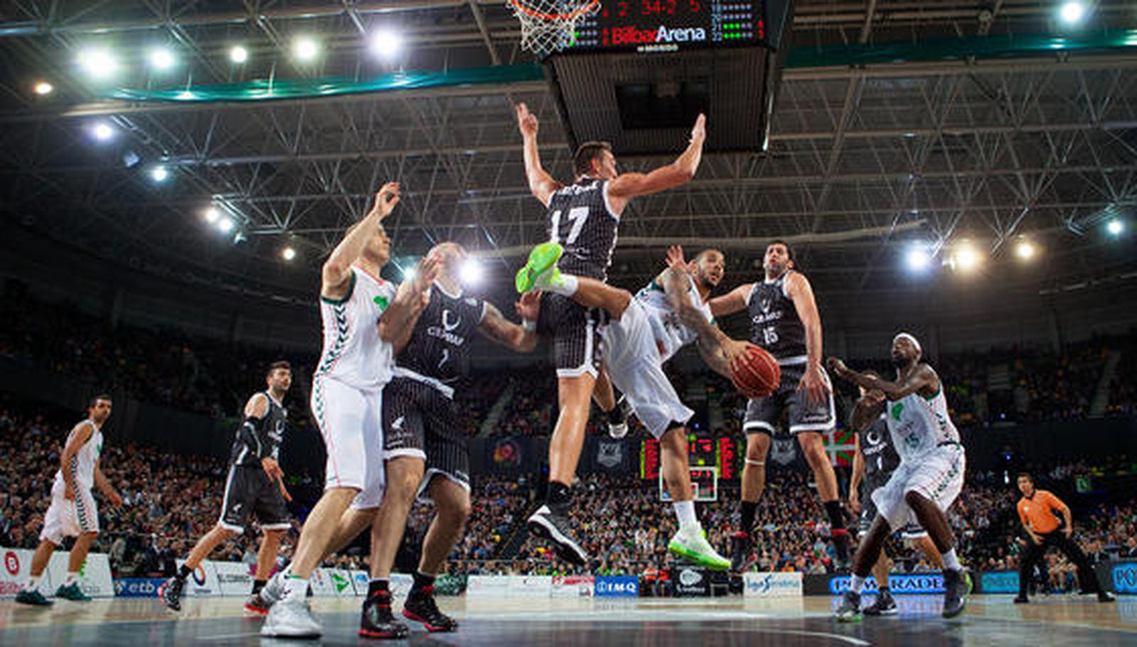 Ante un equipo de nivel similar y con cualidades parecidas como el Gescrap, el Unicaja ve cortada su racha de victorias y evidencia sus carencias ocultadas en esta secuencia triunfal previa.

Foto: Aitor Arrizabalaga