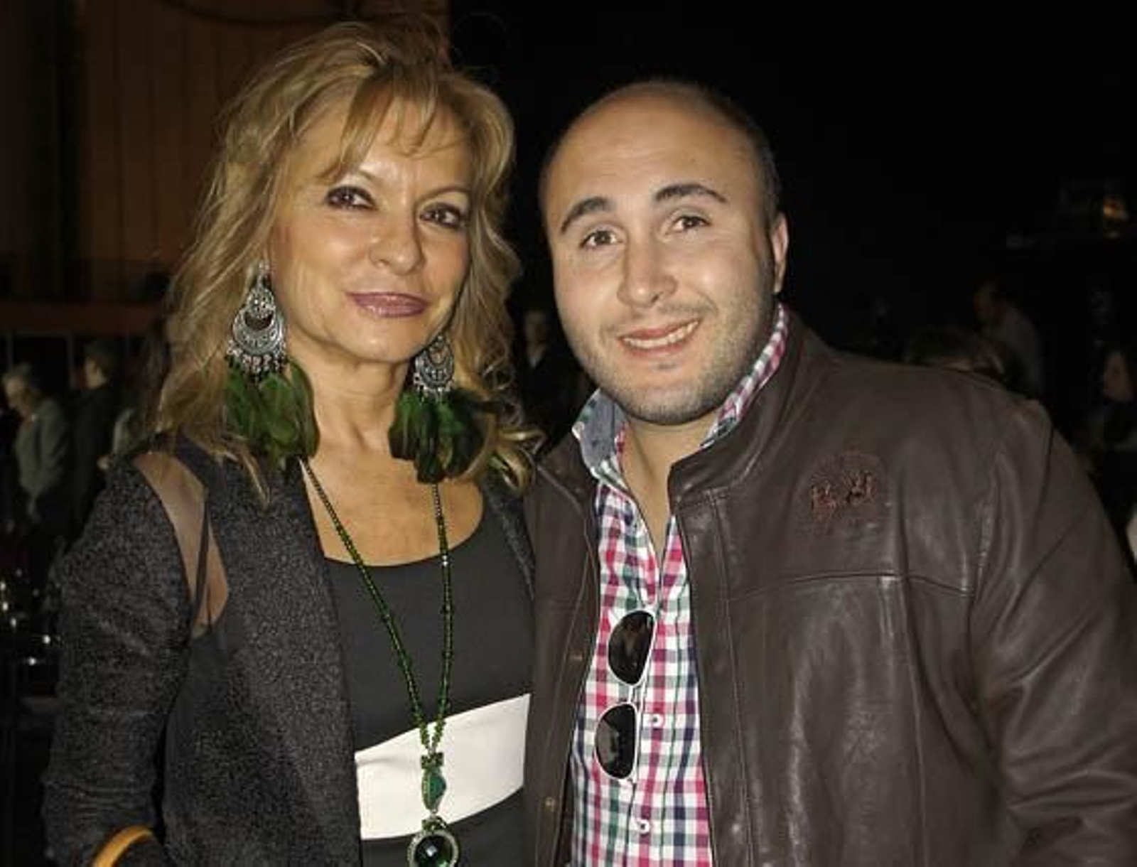 Cristina Forner, presidenta de Bodegas Marqués de Cáceres, con Kiko Rivera, que acudió por la tarde a ver desfilar a Jessica Bueno.

Foto: Victoria Ramírez