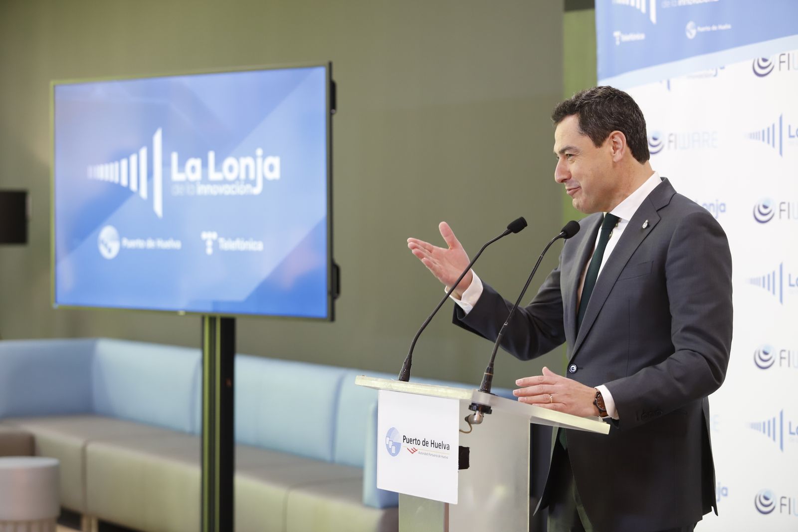 Imágenes del  acto de inauguración del nodo de innovación tecnológica 'La lonja de la Innovación' del Puerto de Huelva