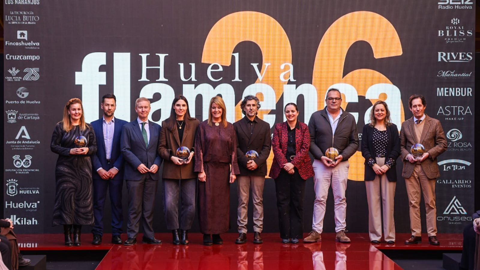 Premiados en la inauguración de la pasarela de moda 'Huelva Flamenca'.