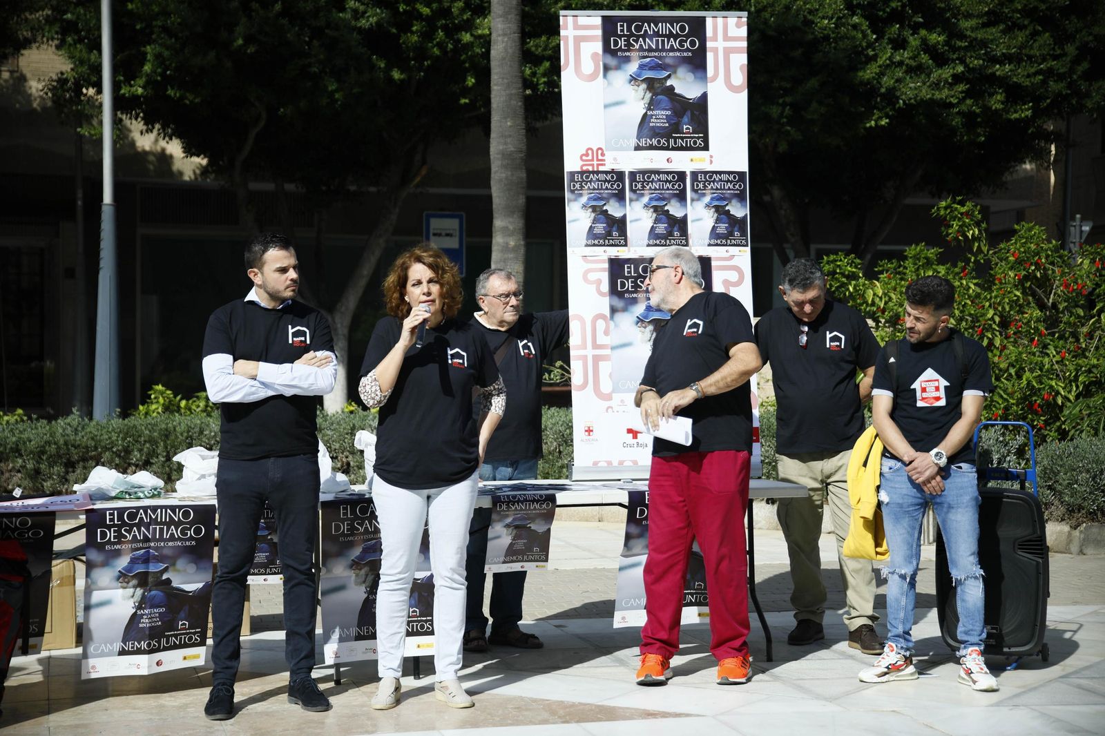 Imágenes de la campaña "Camino de Santiago" para celebrar el día de las personas sin hogar en Almería