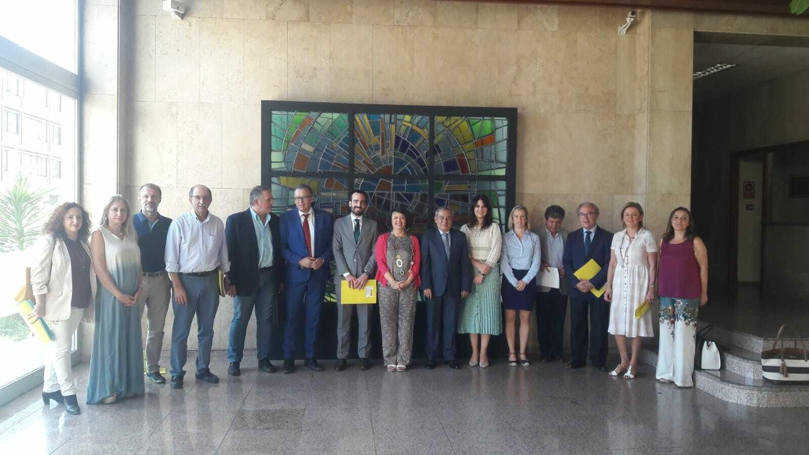 Dirigentes institucionales que han participado en la comisión.