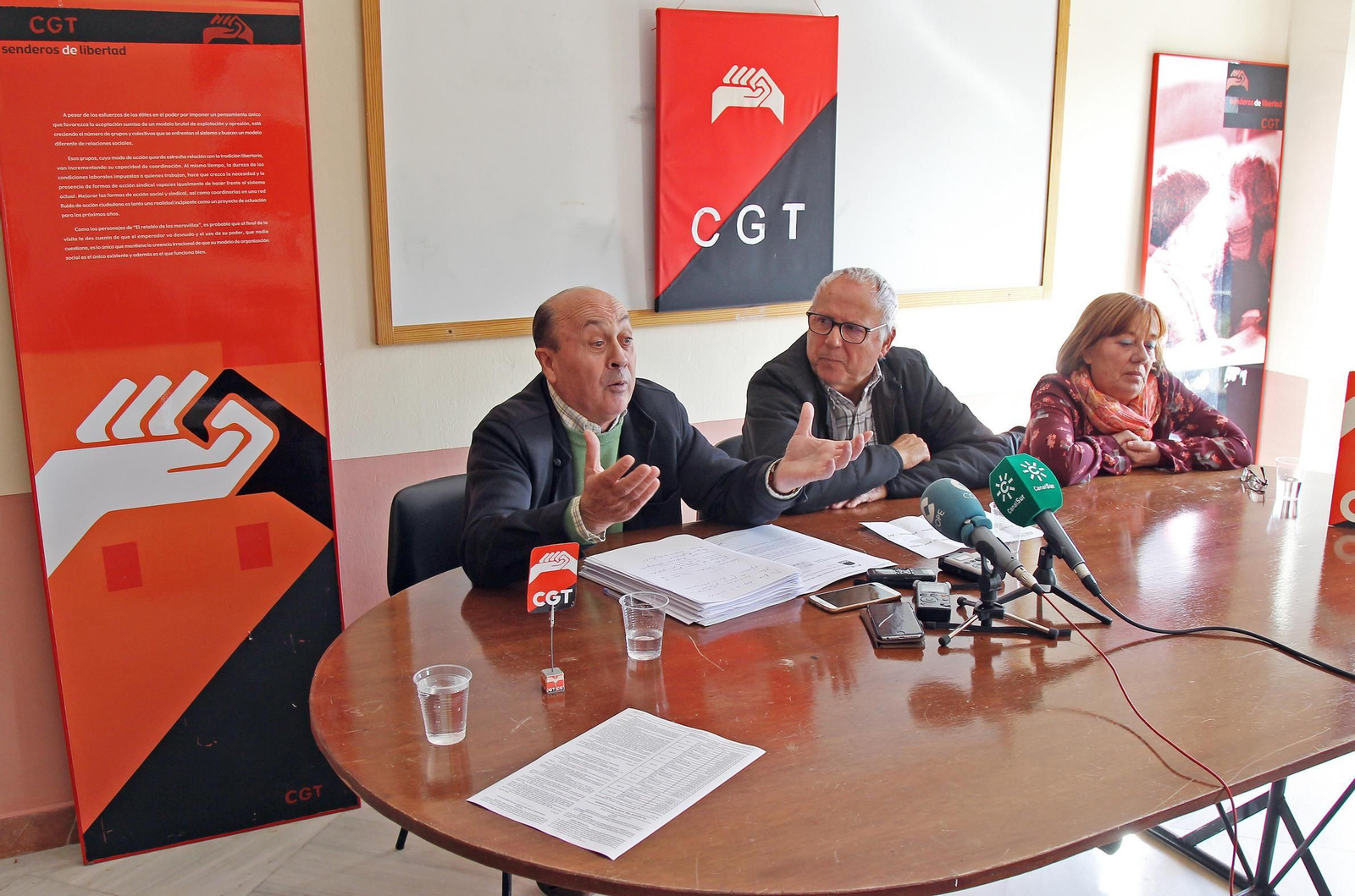 Los responsables de CGT Antonio Saborido, José García y Nieves Calvillo, durante una comparecencia reciente.