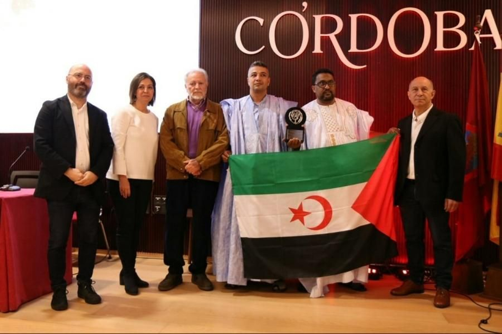 La agencia de noticias saharaui Equipe Media recoge el premio de la pasada edición. La agencia de noticias saharaui Equipe Media recoge el premio de la pasada edición.
