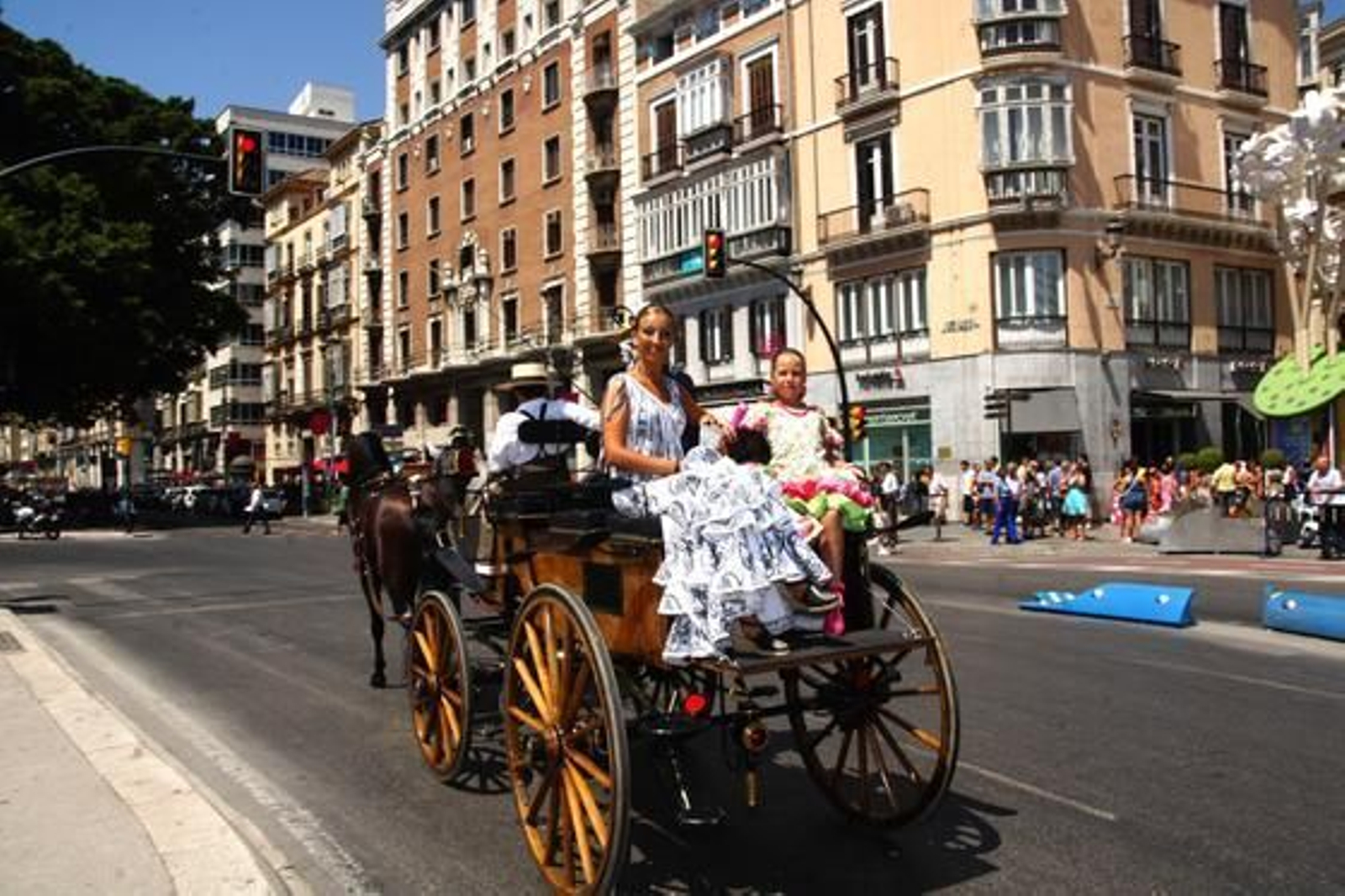 El tradicional paseo en coche de caballos, otra imagen de la Feria. 

Foto: Punto Press