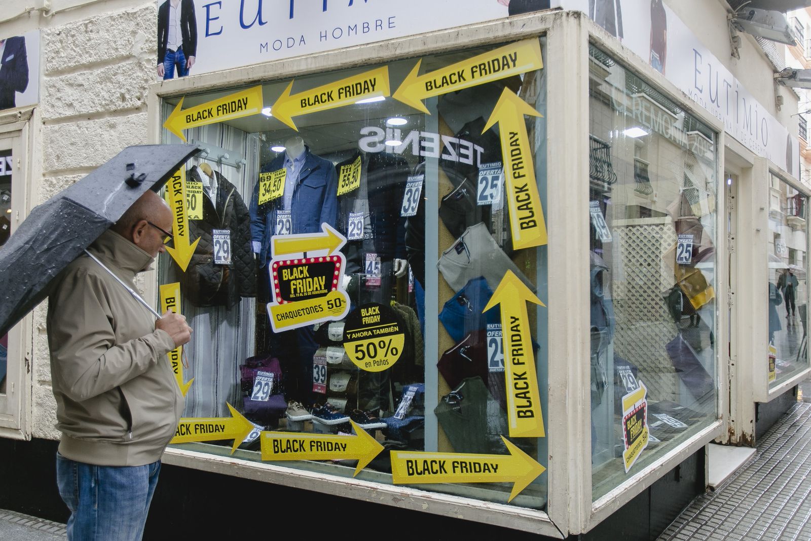 Una tienda en Cádiz durante la edición del Black Friday de 2018.