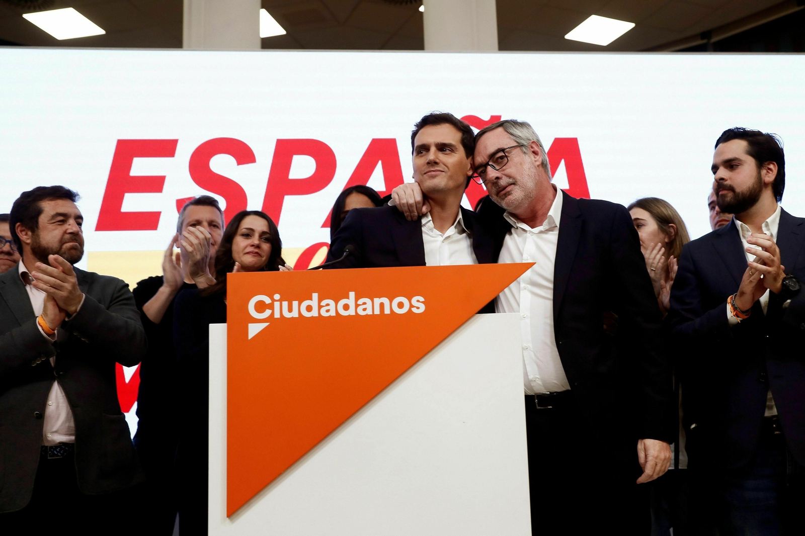 El líder de Cs, Albert Rivera, en su emotiva comparecencia tras los pésimos resultados del 10-N. El líder de Cs, Albert Rivera, en su emotiva comparecencia tras los pésimos resultados del 10-N.