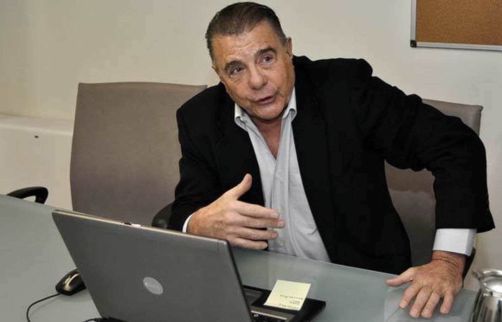 "El cine agranda las imágenes, la televisión las empequeñece y el teatro las iguala y las acerca a la vida"