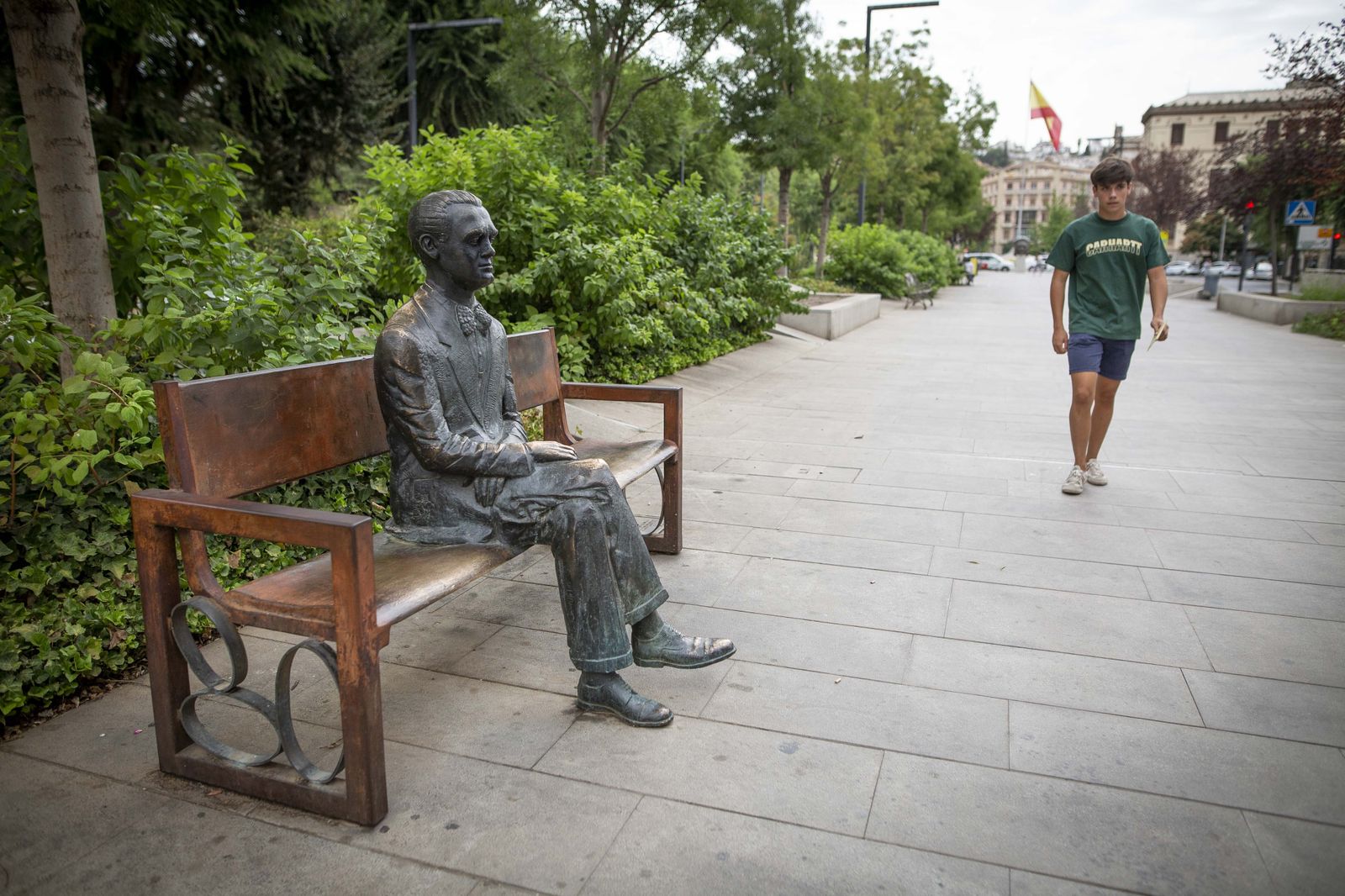 Imagen de archivo de la estatua de Federico García Lorca en la Avenida de la Constitución de Granada