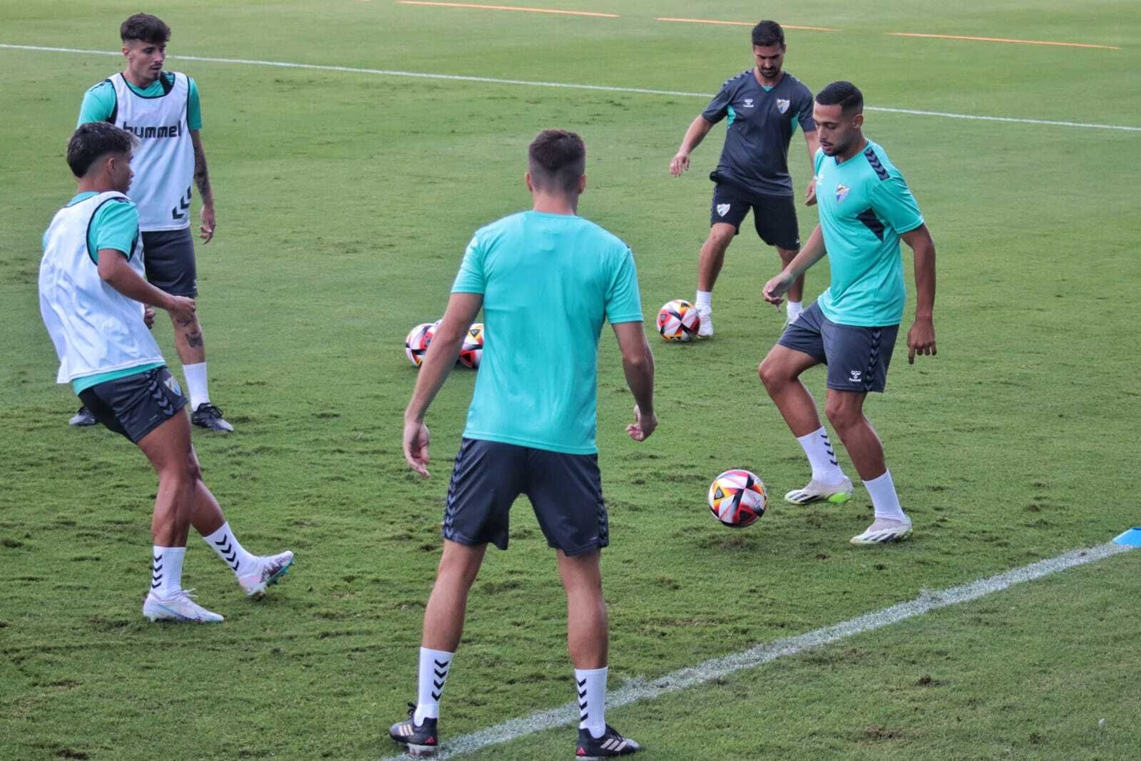 La sesión del Málaga CF antes de partir hacia Castellón, en imágenes
