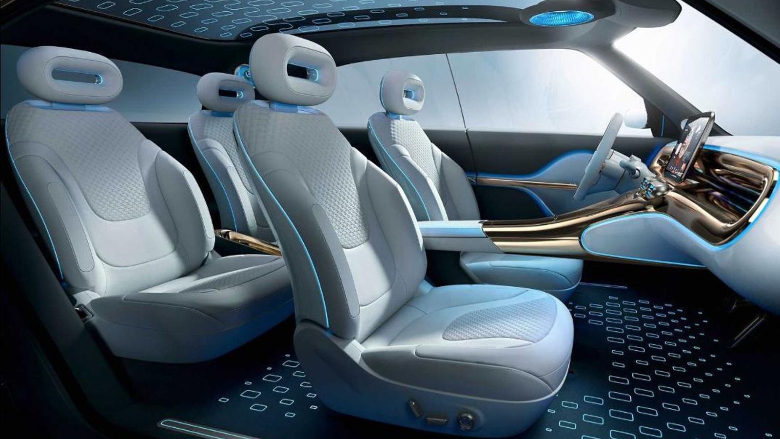 Aunque el concept-car es un cuatro plazas, Smart ya ha confimado que el coche fabricado en serie tendrá cinco. Una consola central flotante separa las de uno y otro lado.
