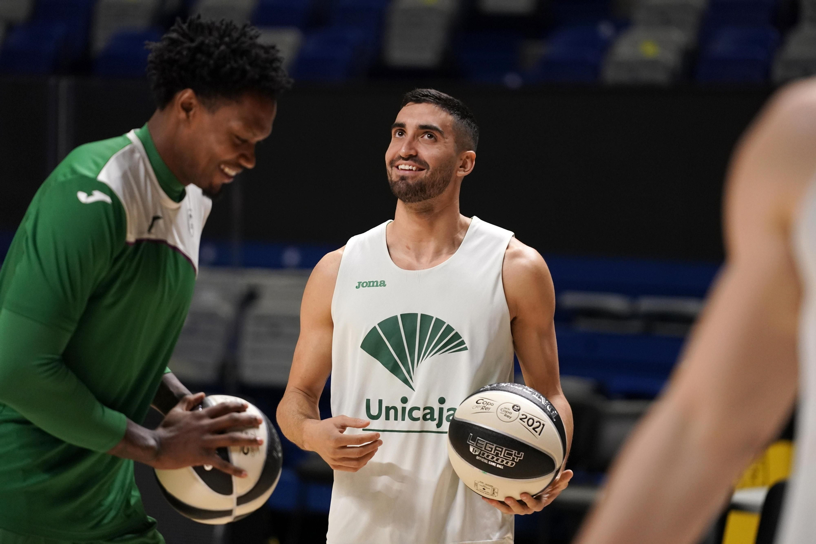 Sonrisas al fin en la vuelta al trabajo del Unicaja