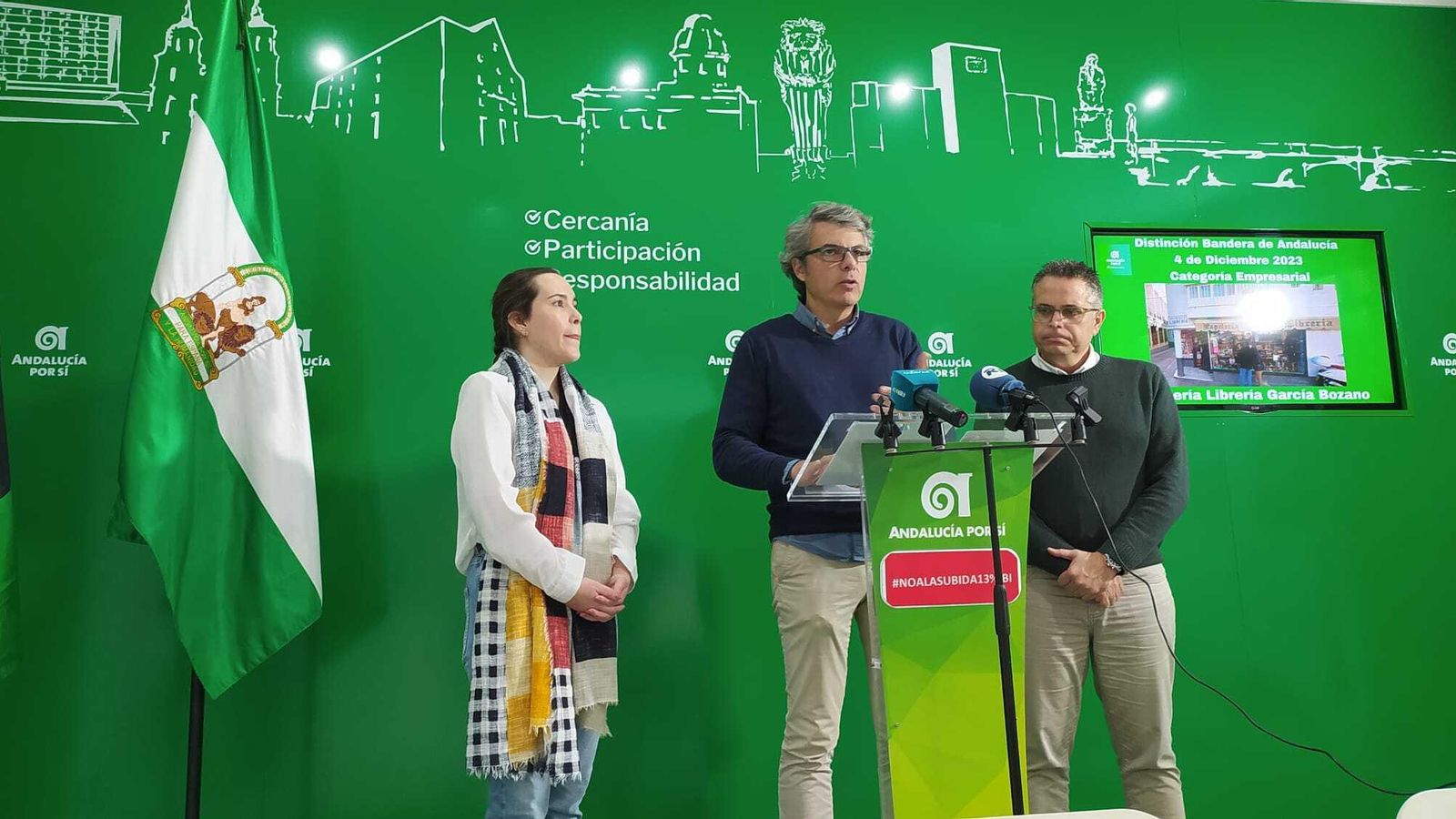 Marta Vidal, Fran Romero y Juan Manuel Barba, en la sede de AxSí San Fernando, al dar a conocer los reconocimientos del 4 de Diciembre.