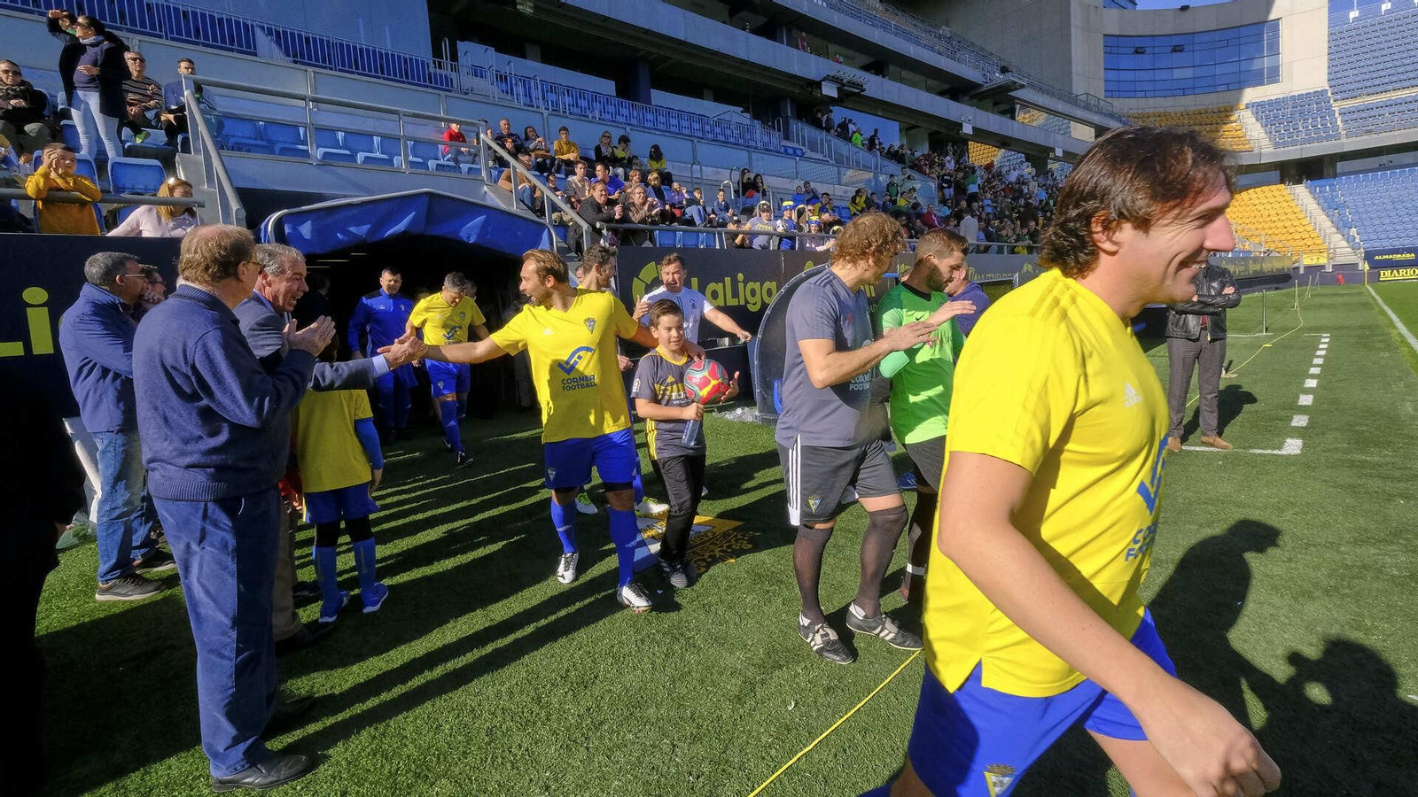 Partido de fútbol a beneficio de la Asociación de Reyes Magos en Carranza