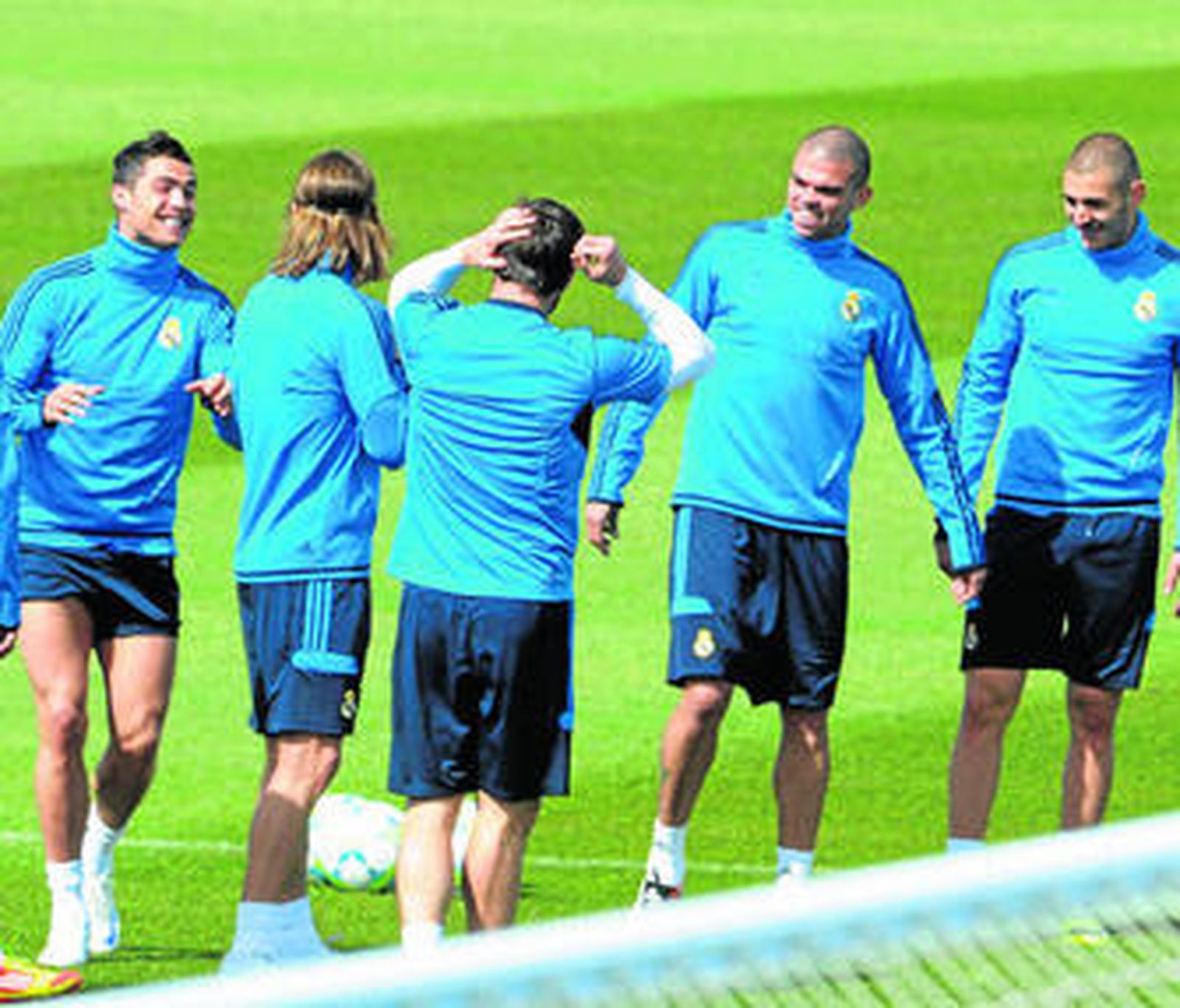 El buen ambiente fue la tónica común en el entrenamiento del Real Madrid.