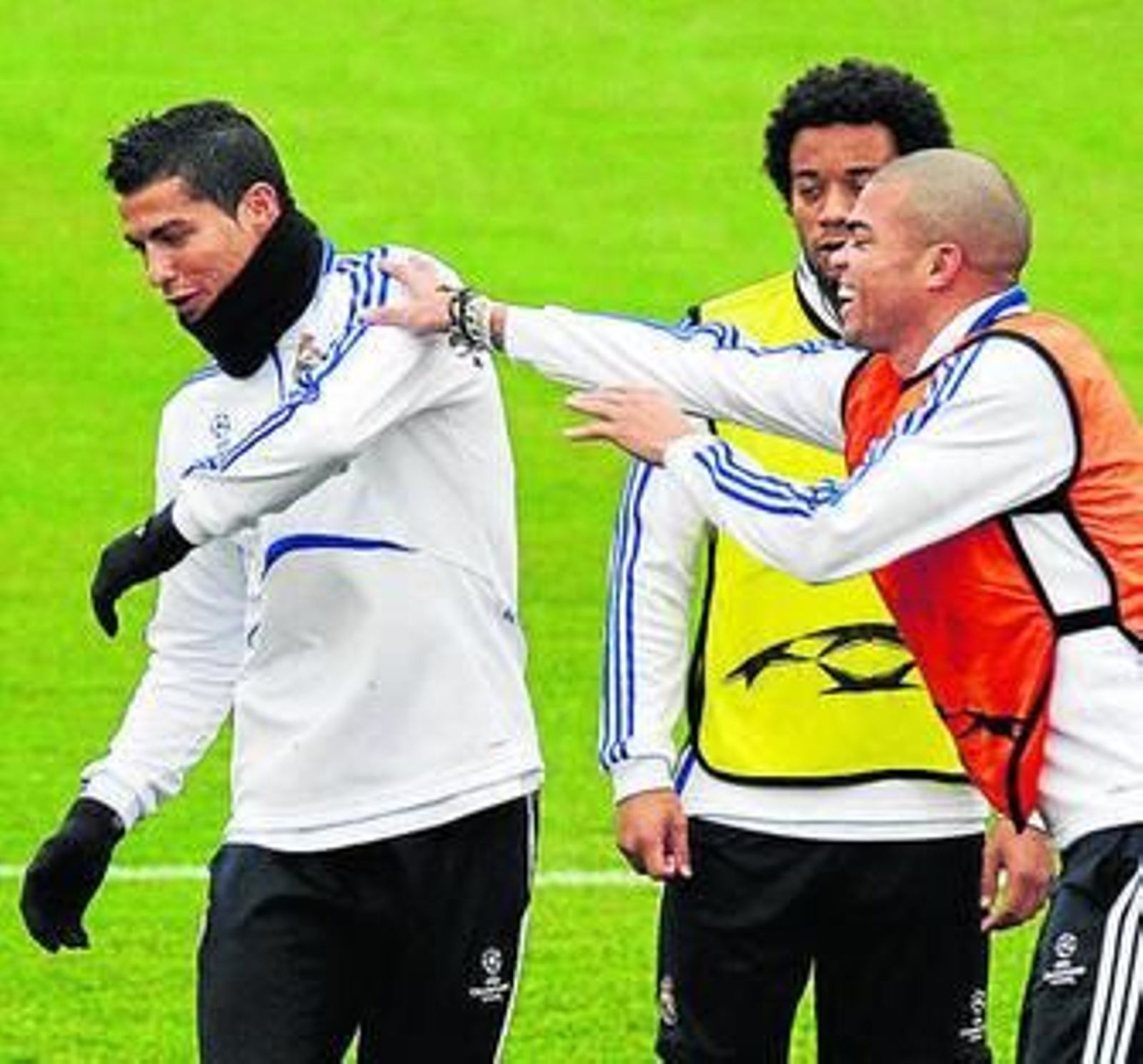 Pepe bromea con Cristiano Ronaldo.