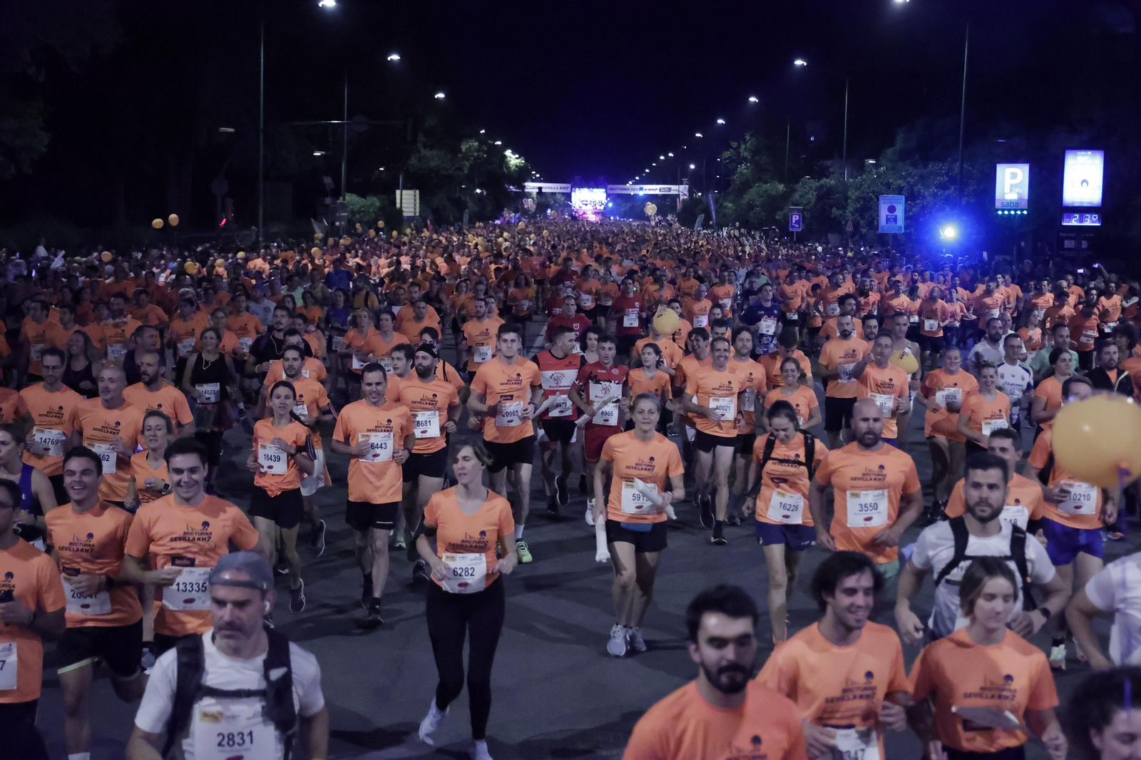 Búscate en la Carrera Nocturna de Sevilla (2)