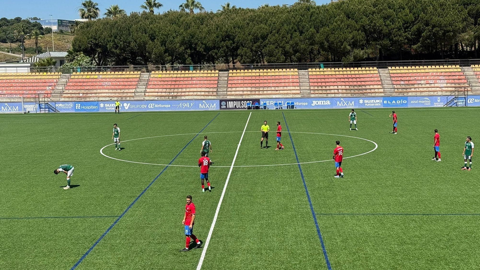 La reanudación del Estepona-Cacereño, este lunes.