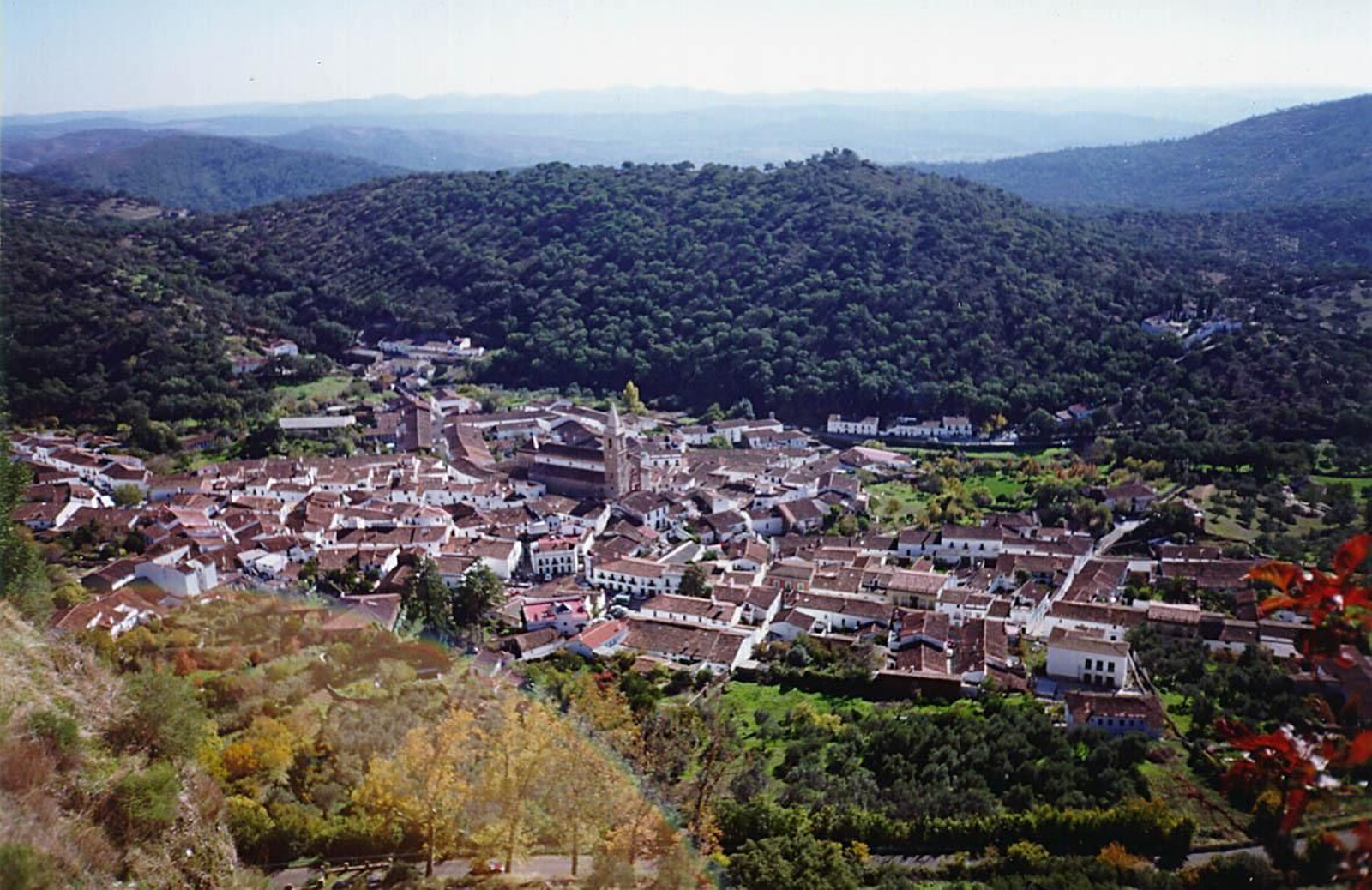 Vista aérea de la localidad serrana de Alájar