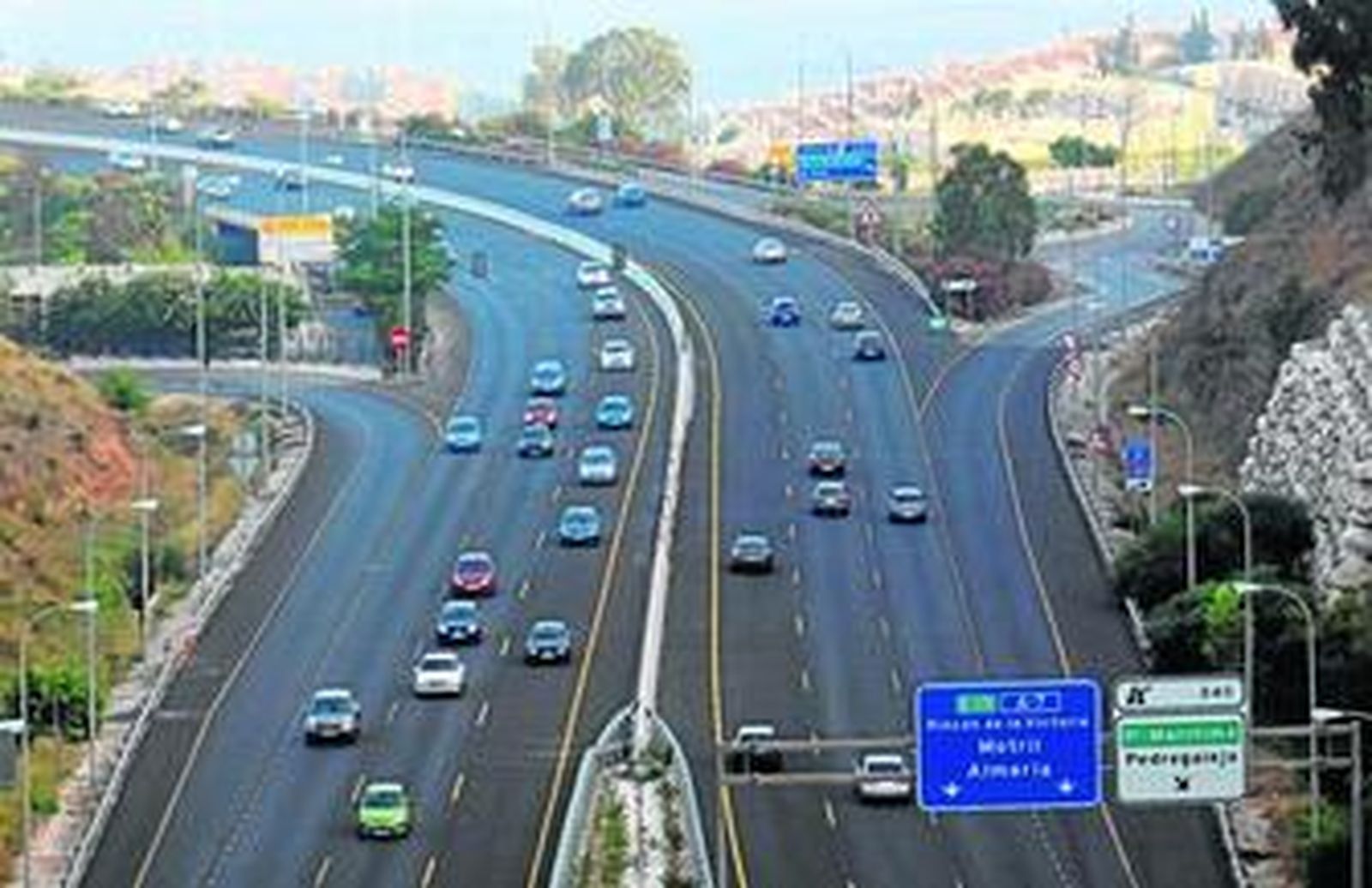 Tráfico fluido, ayer por la tarde, en la ronda este.