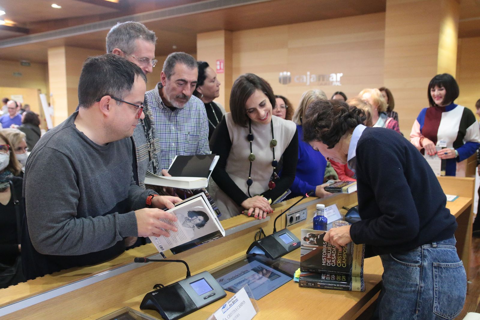 El Diario de los Libros, con Cristina Campos y su novela 'Historias de mujeres casadas'