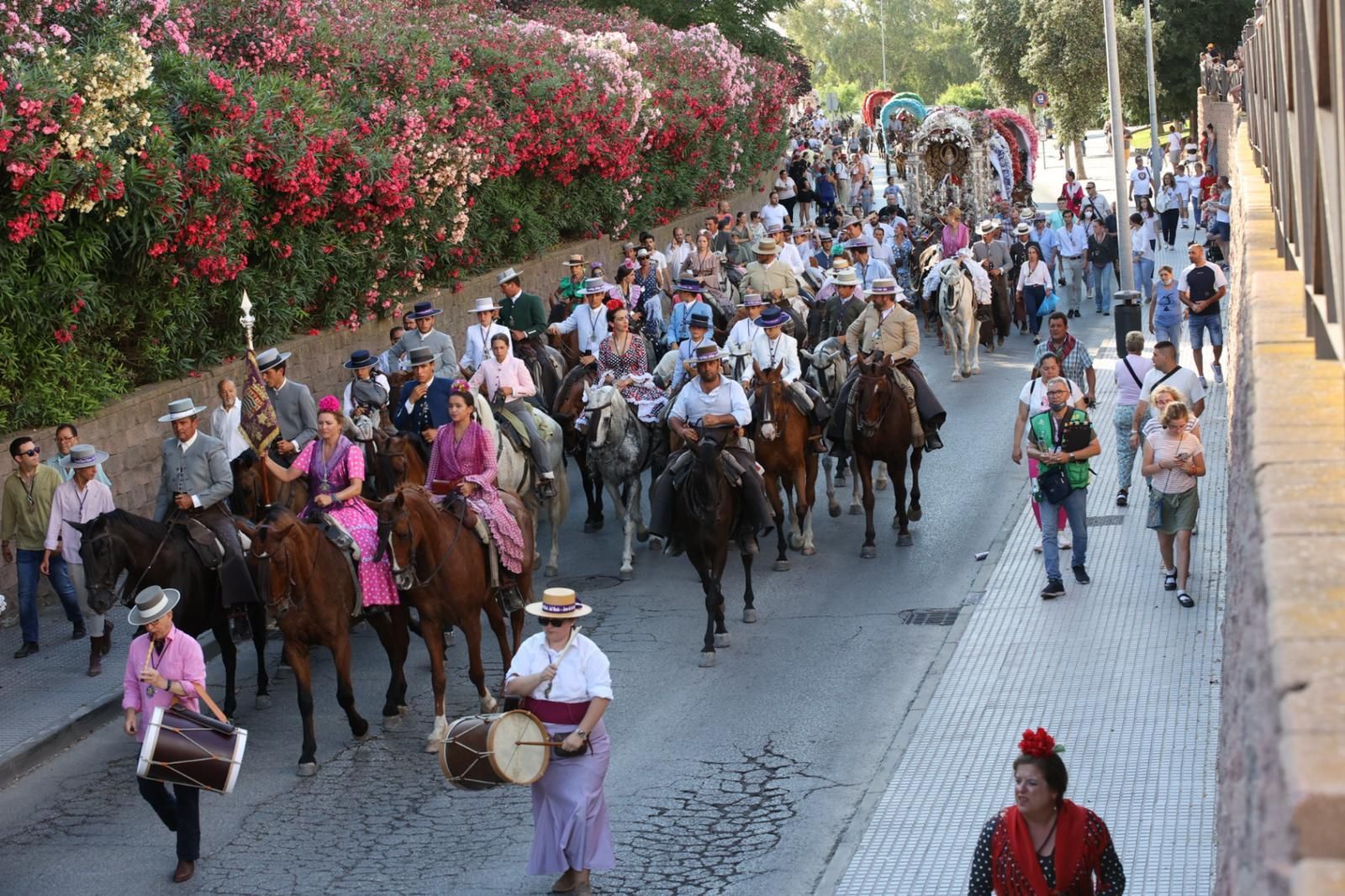 La Hermandad del Rocío de Jerez, entrando en la ciudad en su regreso