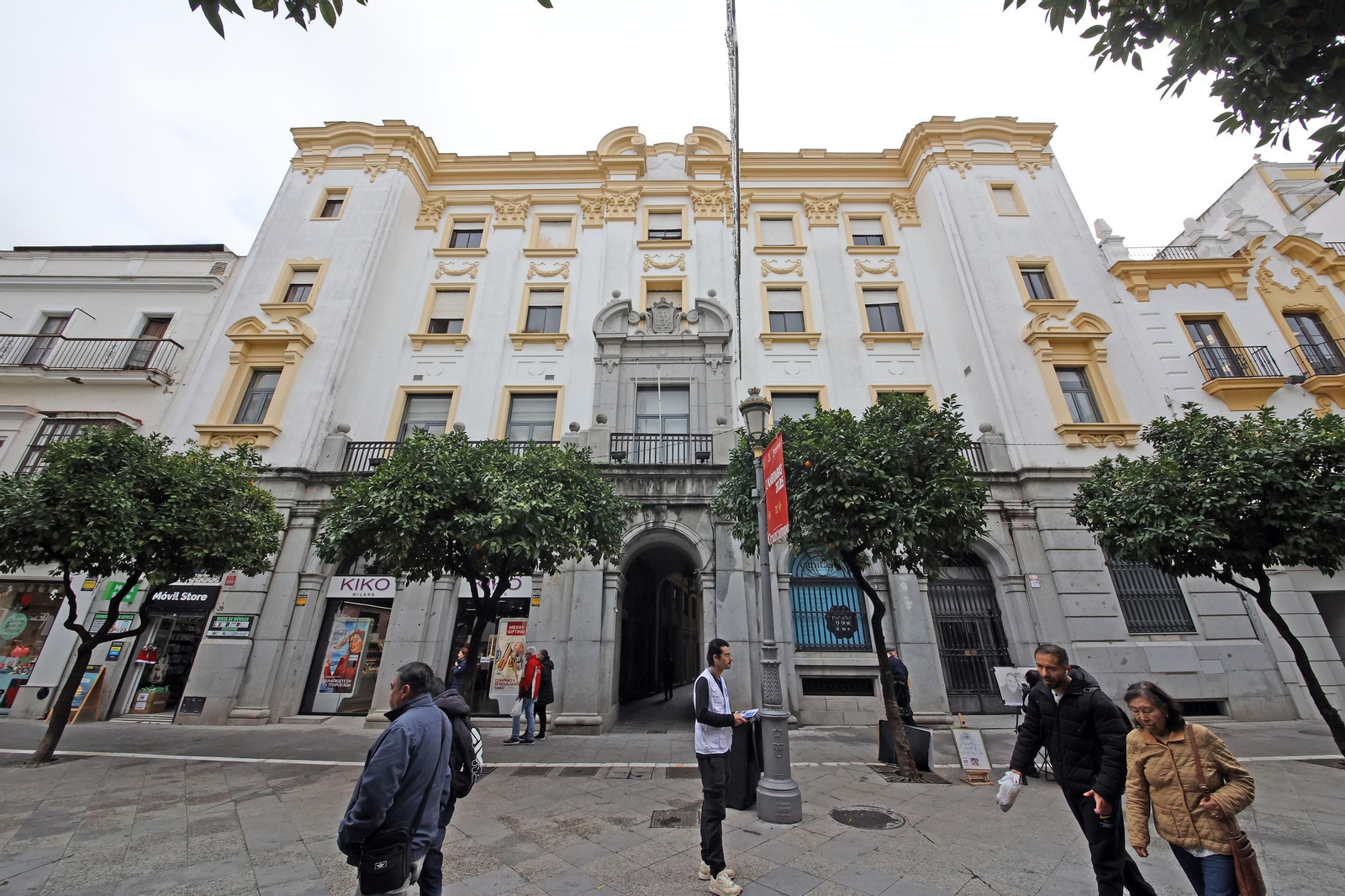 Exterior de la antigua sede del Banco de Andalucía, en plena calle Larga.