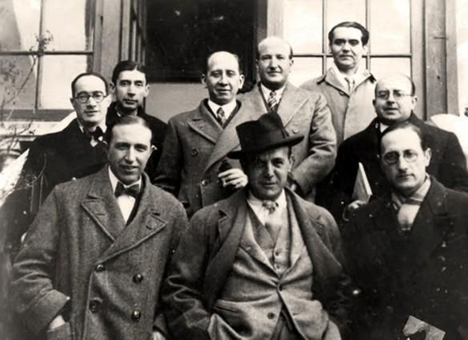 Ignacio Sánchez Mejías, rodeado de algunos componentes de la generación del 27.