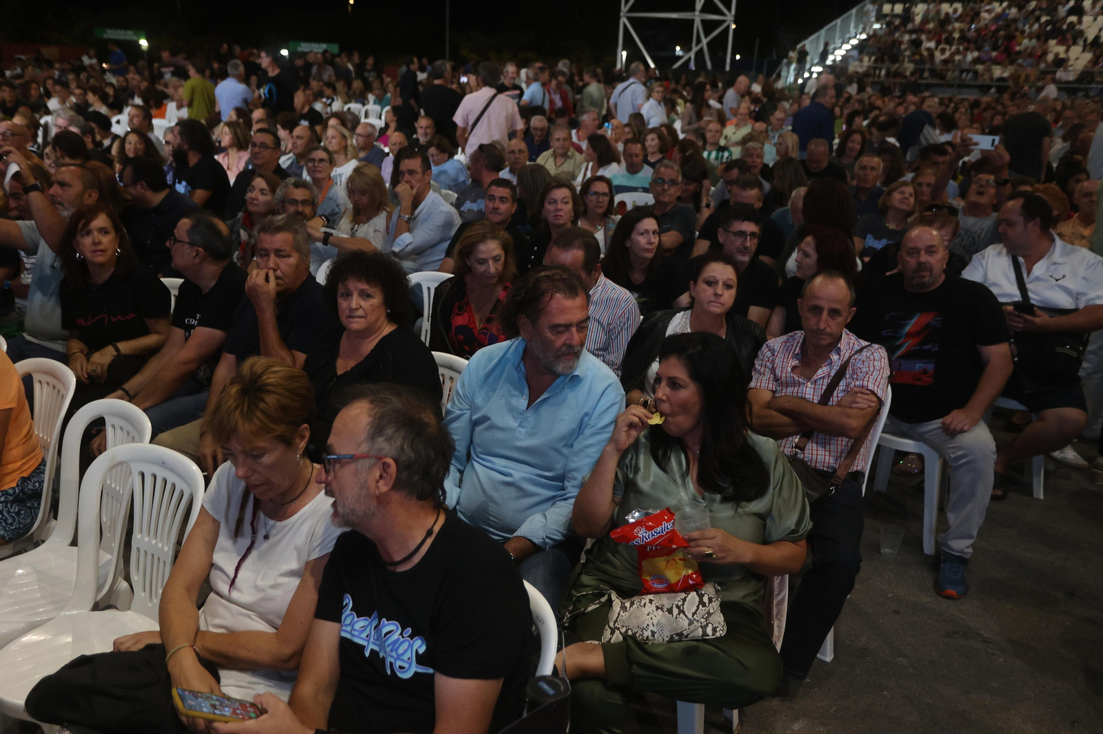 Búscate en el concierto de Miguel Ríos