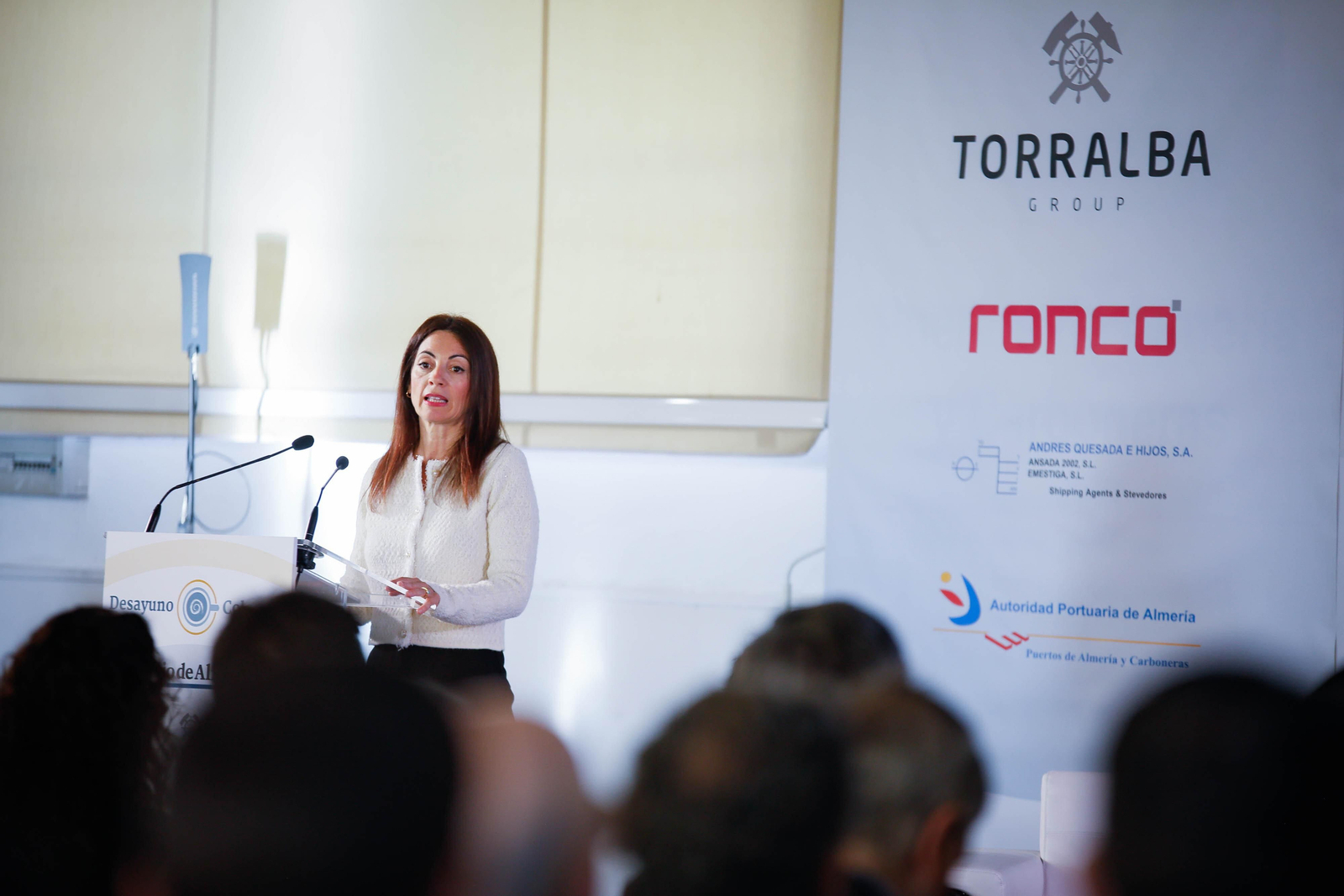 Imágenes del desayuno informativo