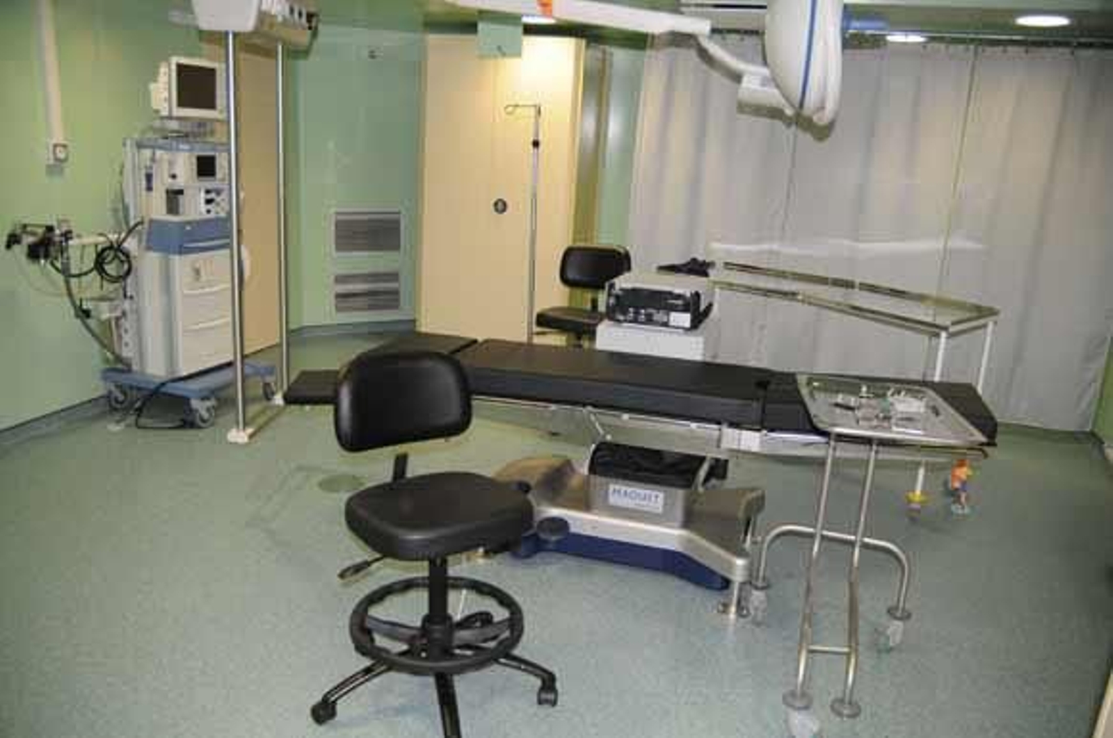 El 'Juan Carlos I', el mayor barco de guerra de la historia de la Armada Española, ya está atracado en la Base de Rota

Foto: Javier Gonzalez