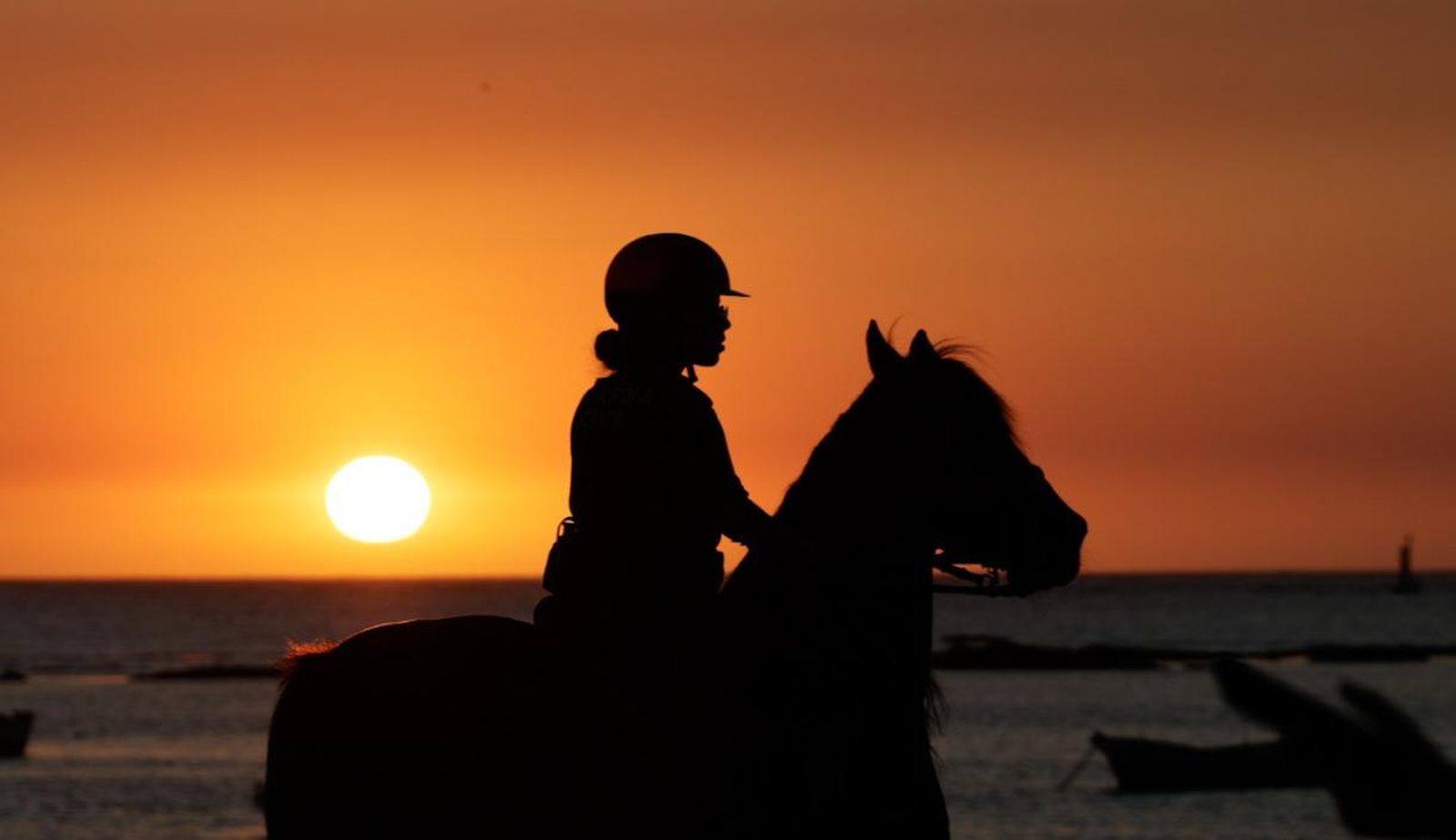 Cristina Pérez protagonizó una gran carrera bajo el atardecer sanluqueño montando a 'Smooth Transition'.