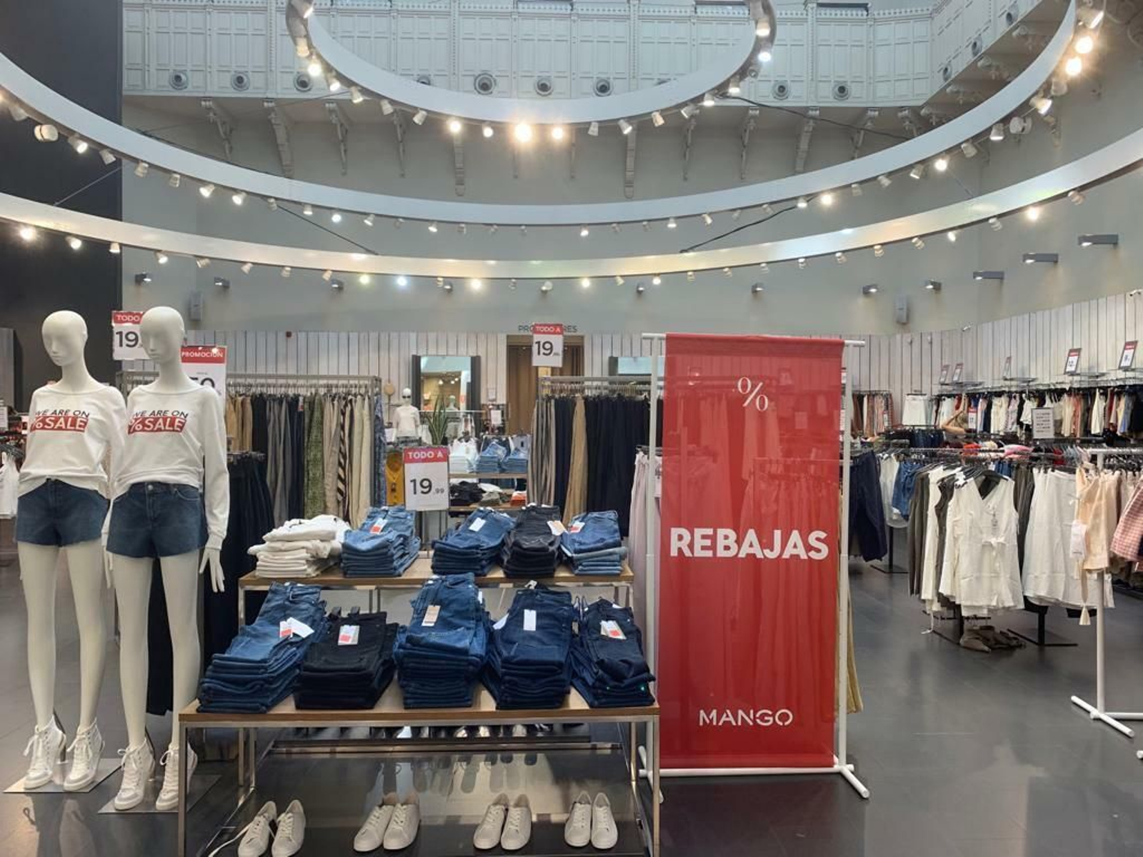 Mango se adelanta a las rebajas y comienza con descuentos de hasta el 50%