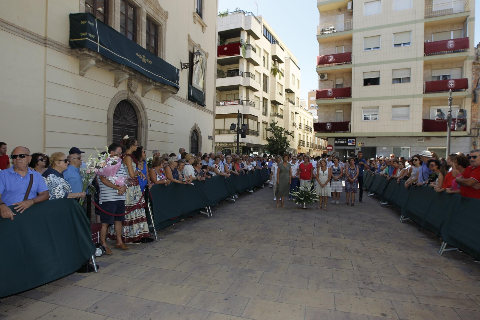 Fotogalería ofrenda floral a la Virgen del Mar. Feria de Almería 2019