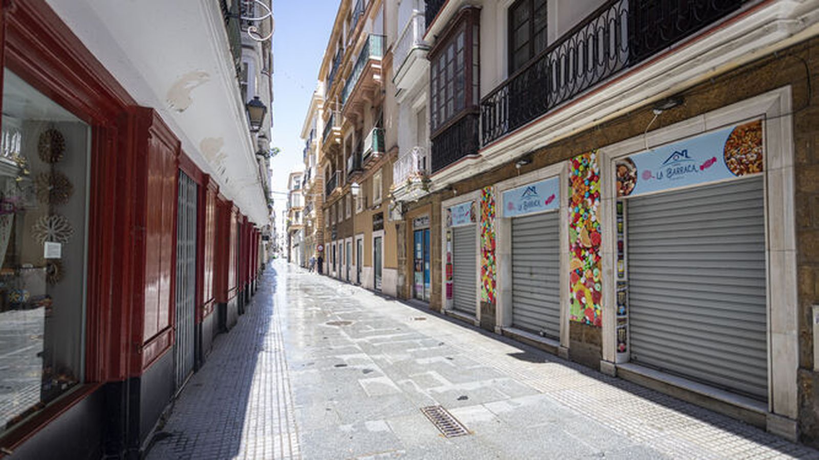 Una calle del centro gaditano vacía durante el confinamiento.
