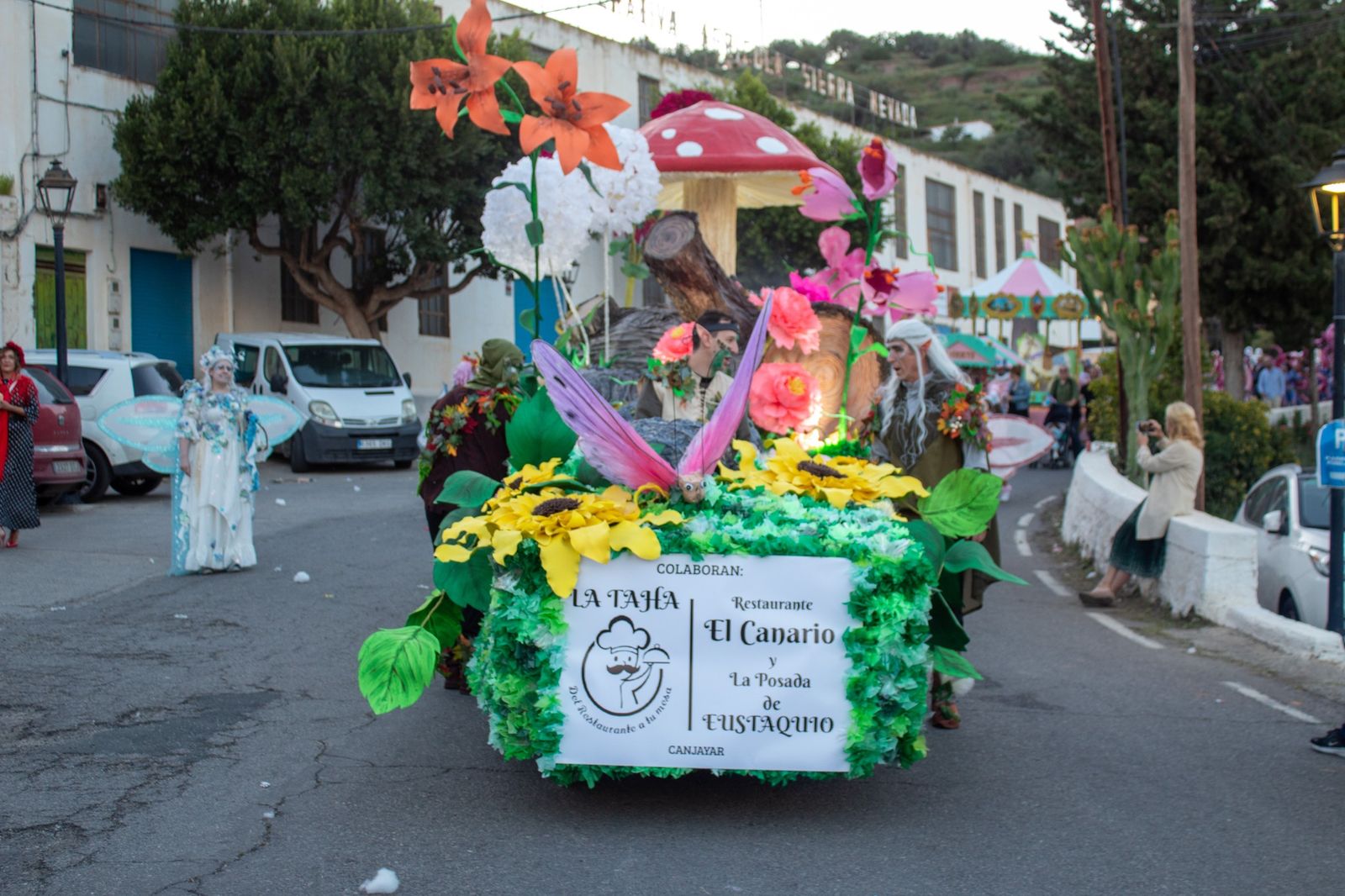 El gran desfile de carrozas y pasacalles de Canjáyar, en imágenes