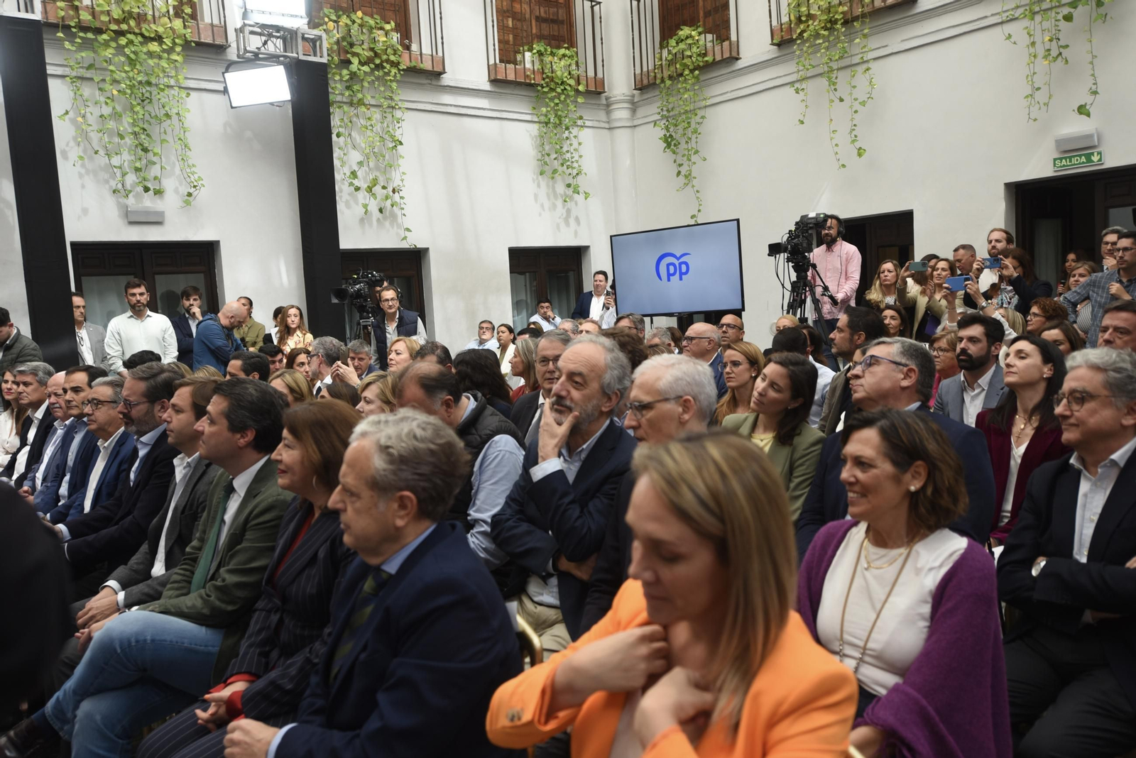 La visita de Núñez Feijóo y Juanma Moreno a Córdoba, en imágenes