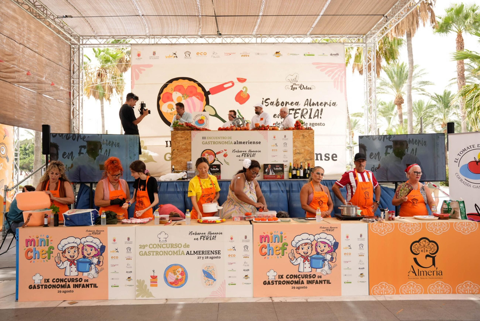 La Cofradía del Tomate y la semifinal del concurso gastronómico de la Feria de Almería, en imágenes