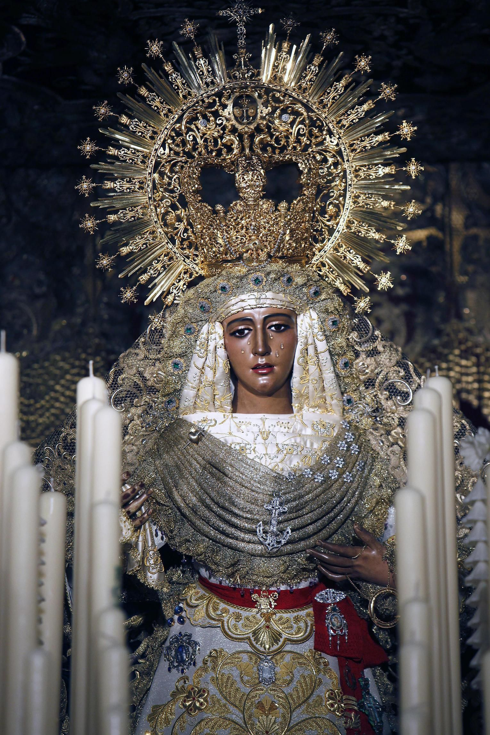 Primer plano de la Virgen.